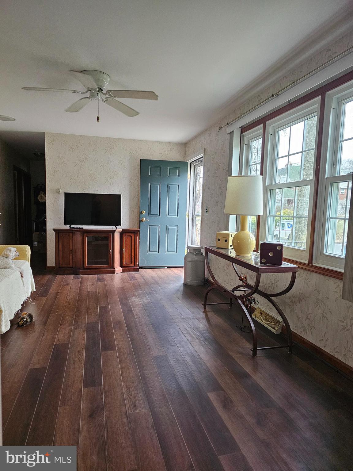 MONTROSE MANOR - Residential