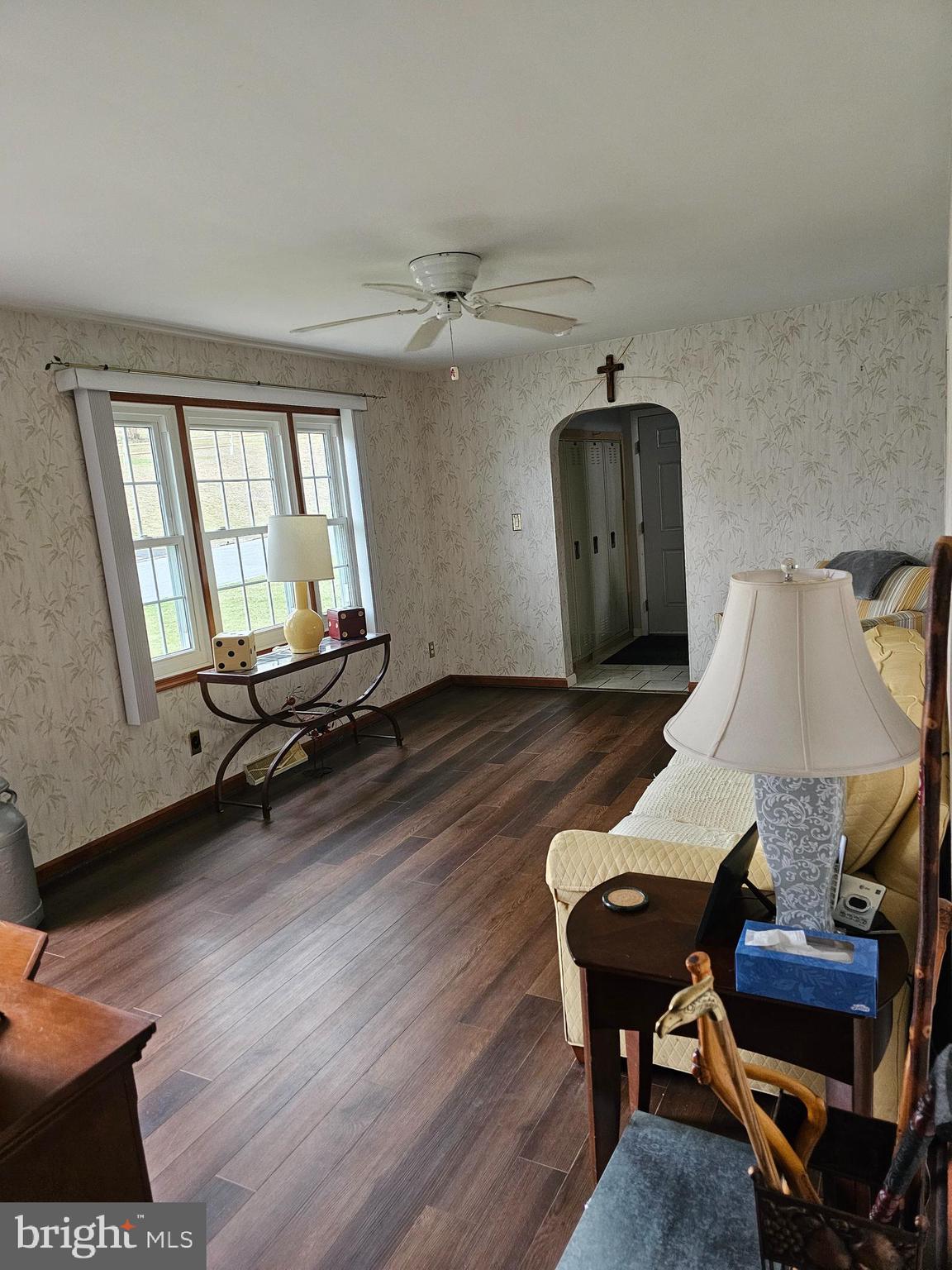 MONTROSE MANOR - Residential