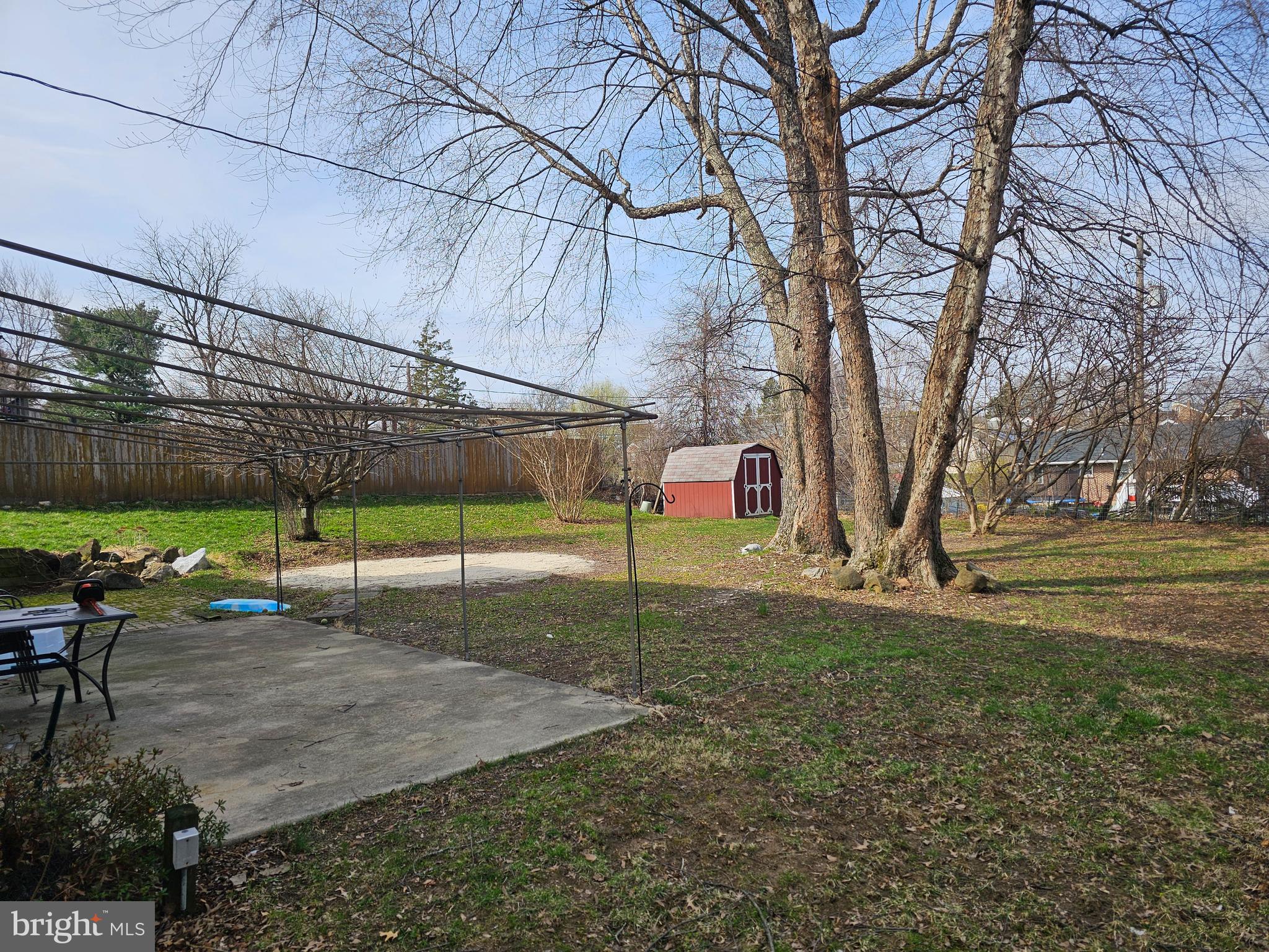 MONTROSE MANOR - Residential