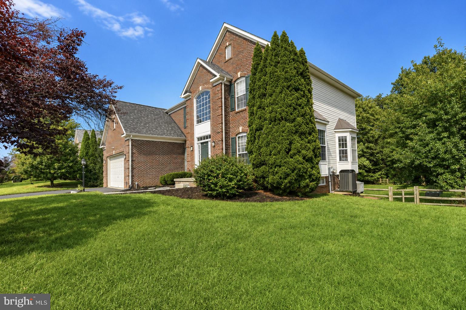 LOCUST HILL - Residential