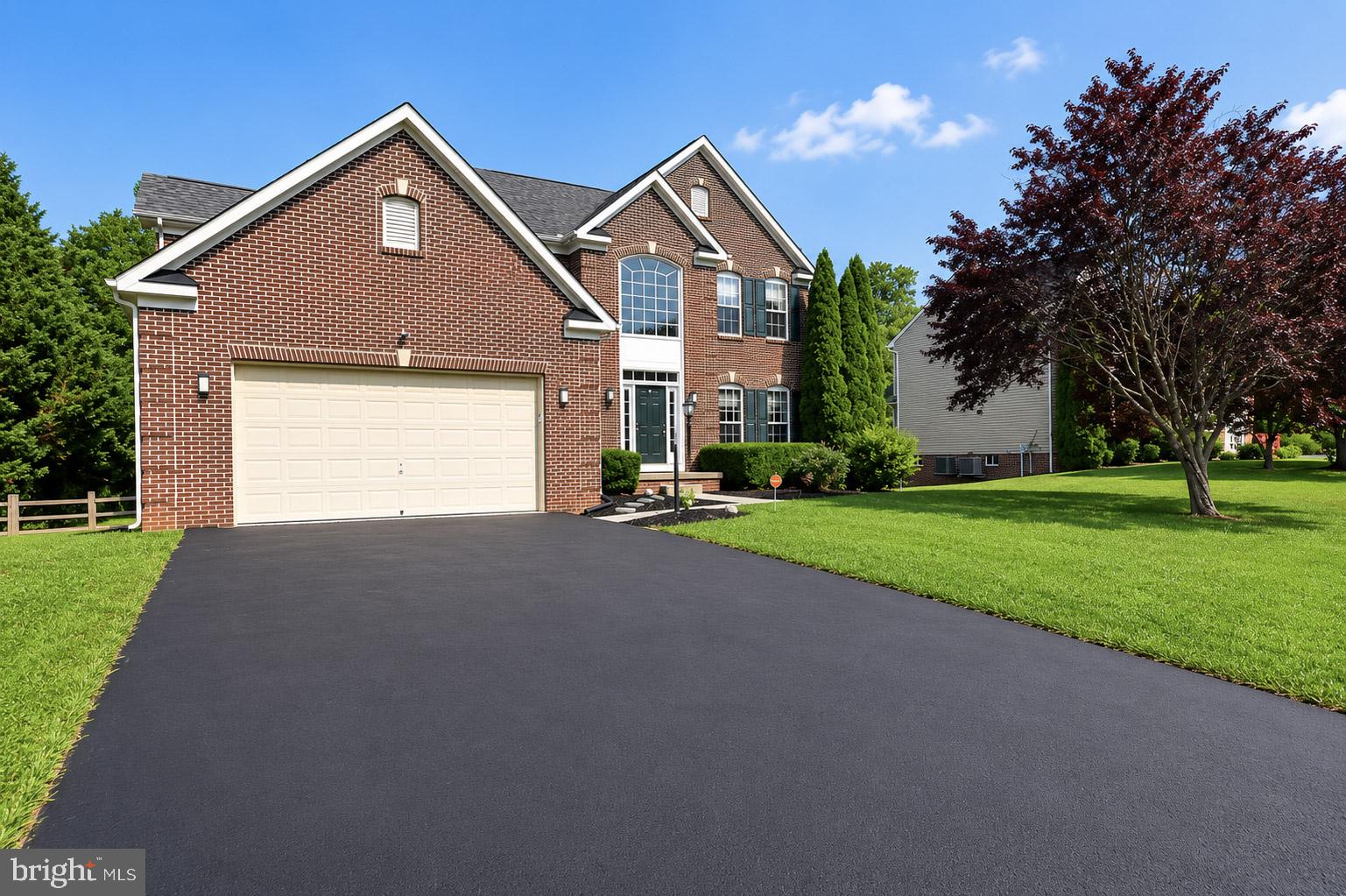 LOCUST HILL - Residential