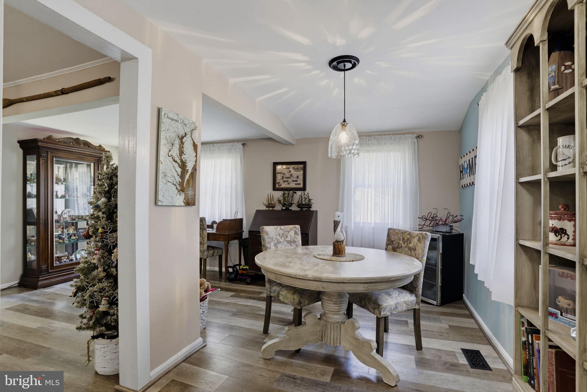 HOLIDAY BEACH - Residential