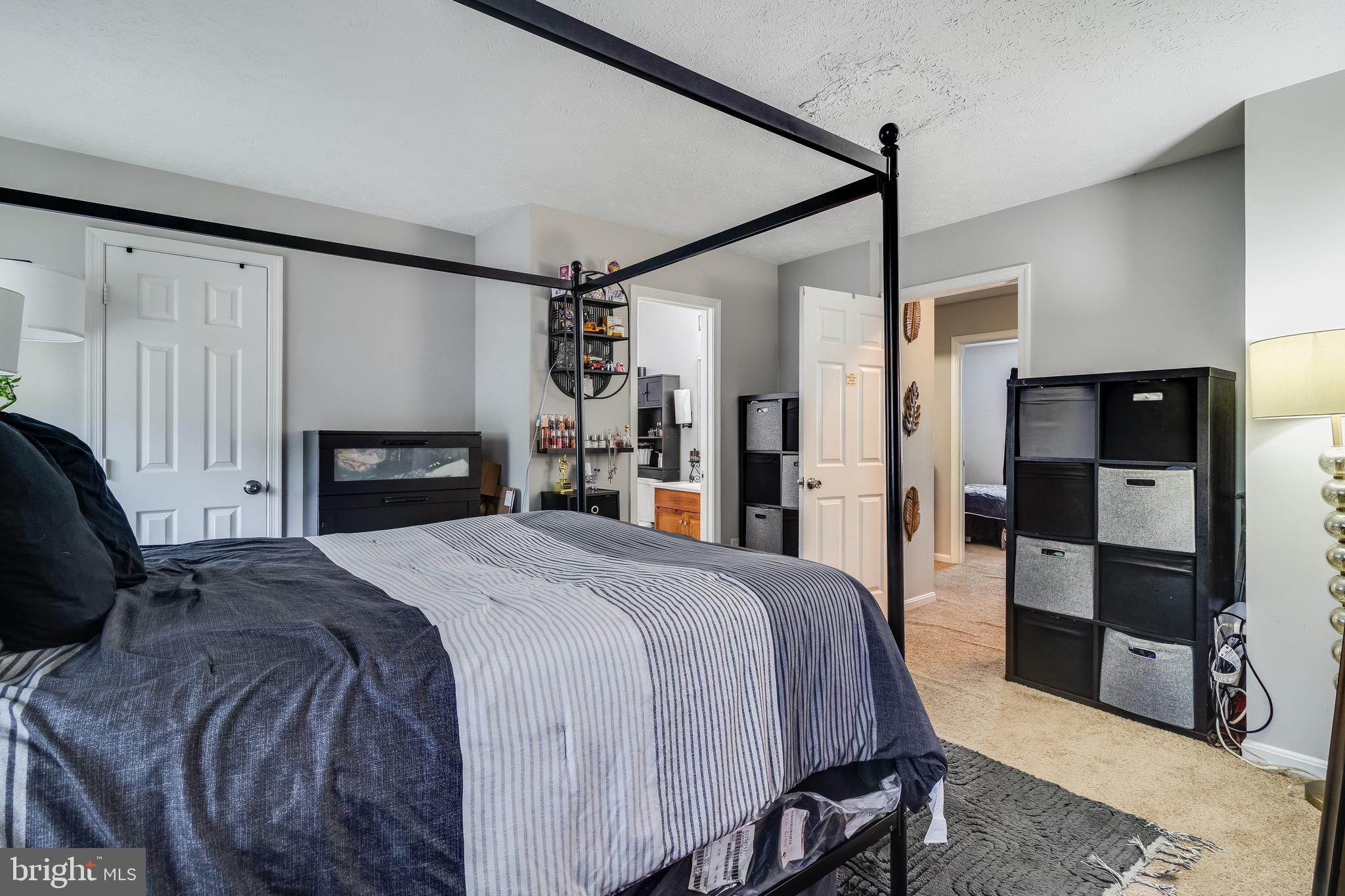 WESTBURY - Residential