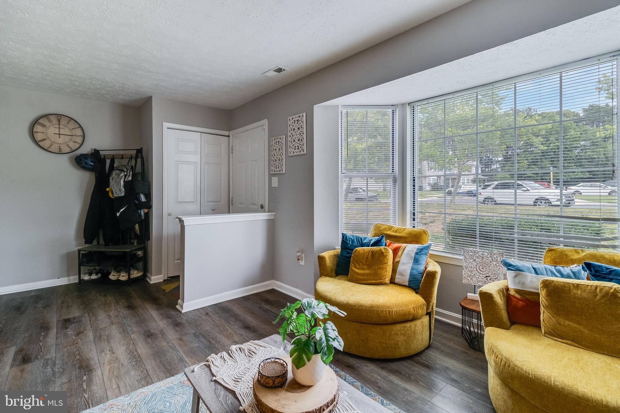 WESTBURY - Residential