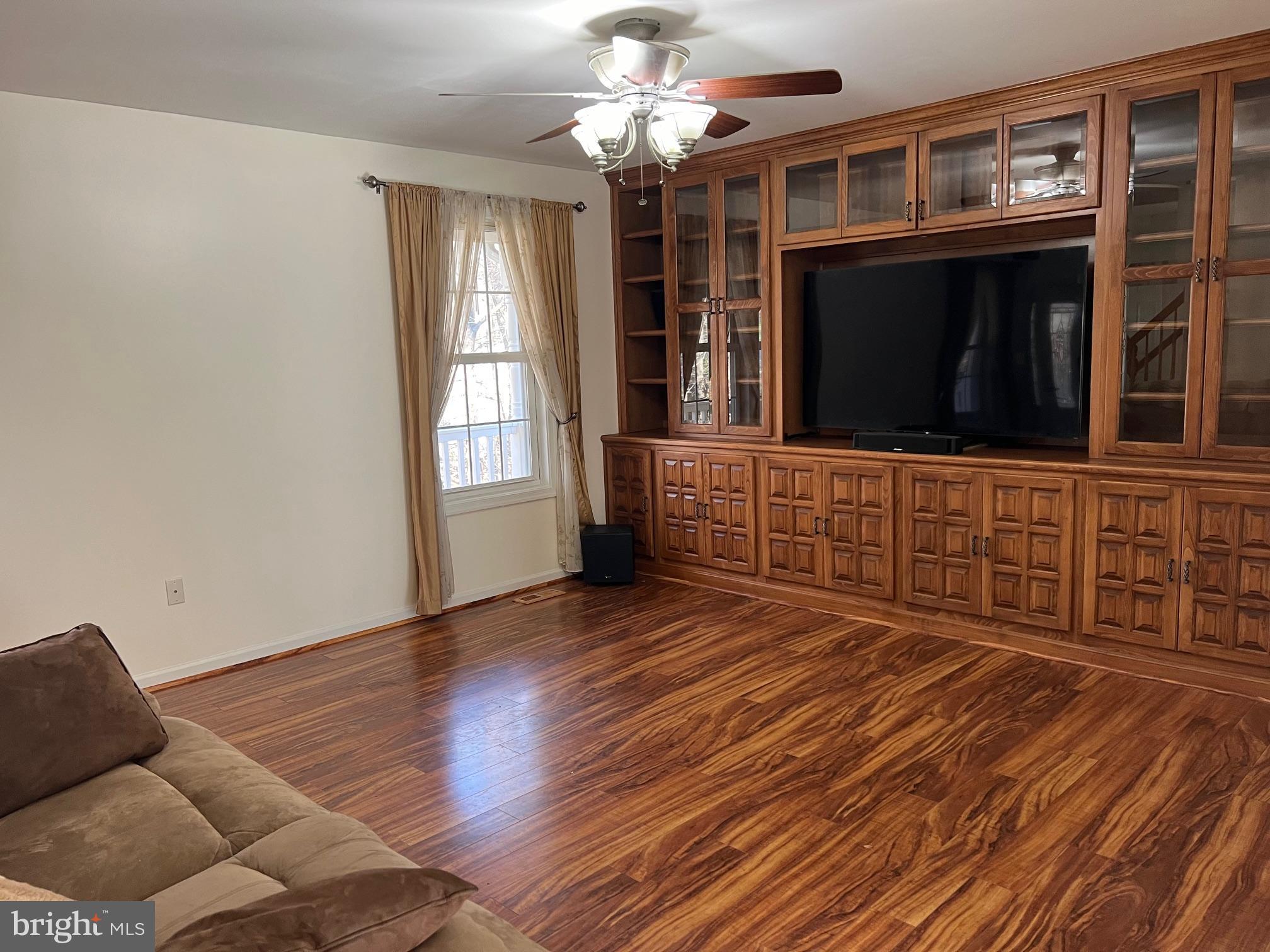 PRESIDENTIAL LAKES - Residential