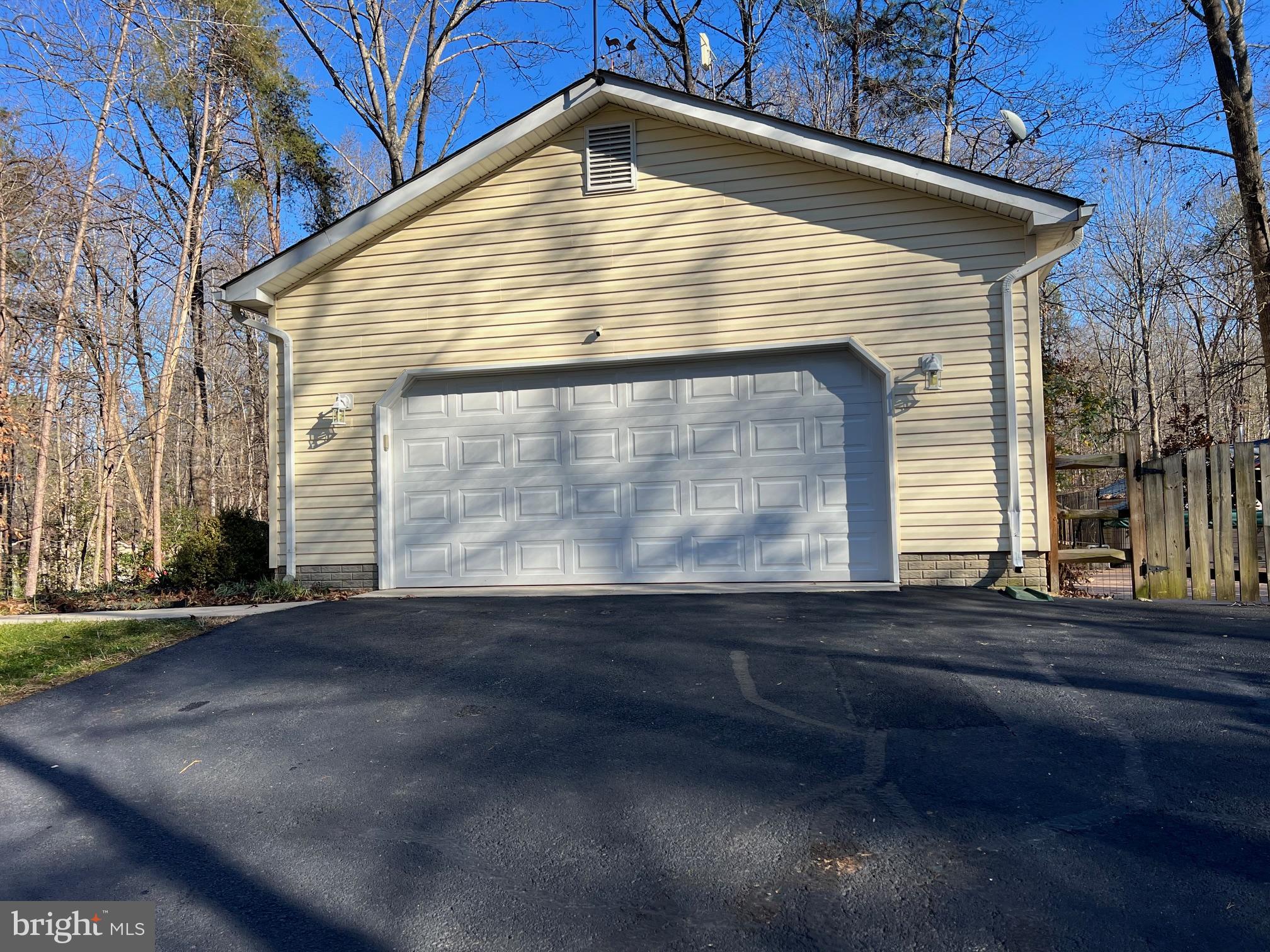 PRESIDENTIAL LAKES - Residential