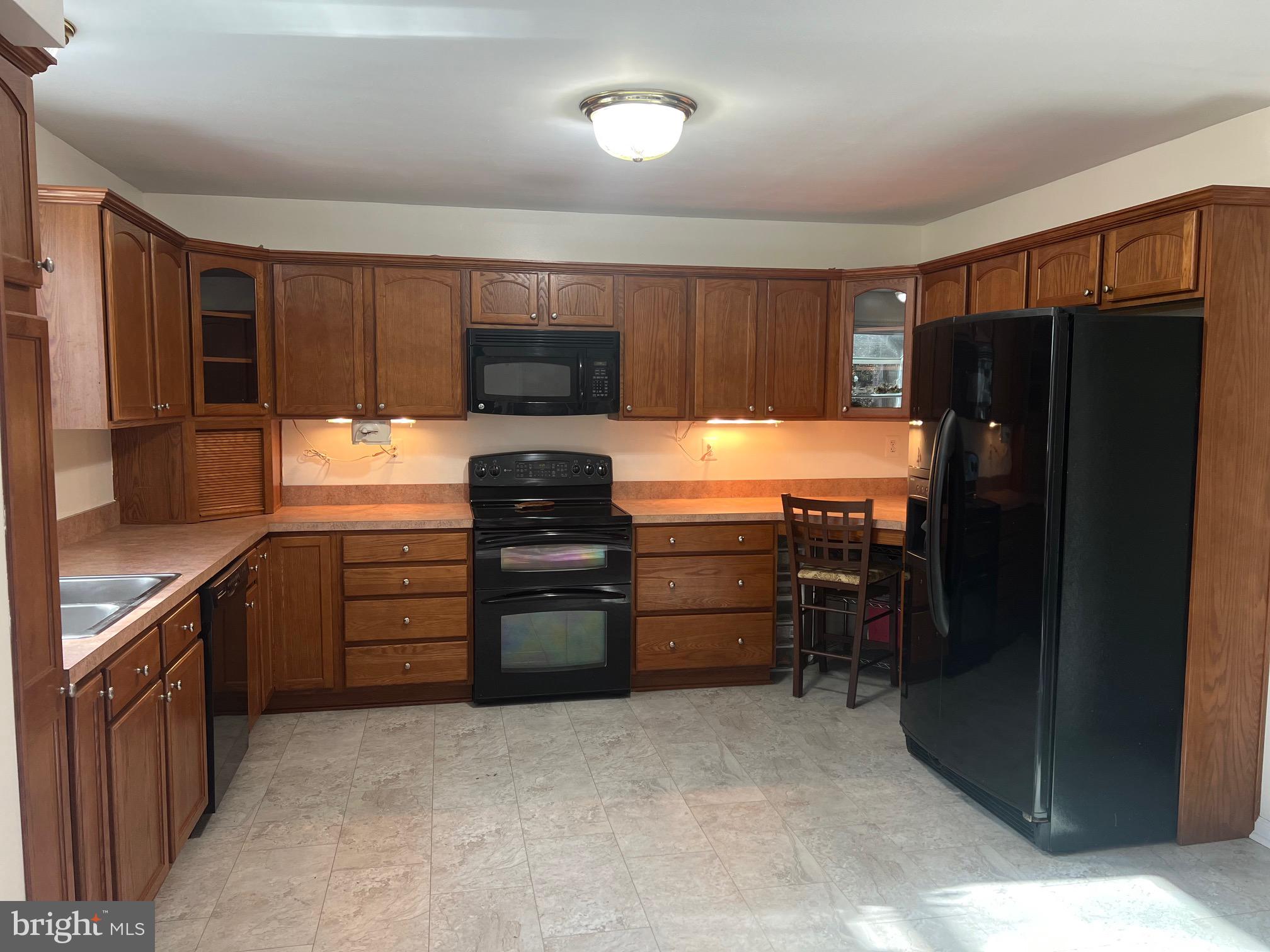 PRESIDENTIAL LAKES - Residential