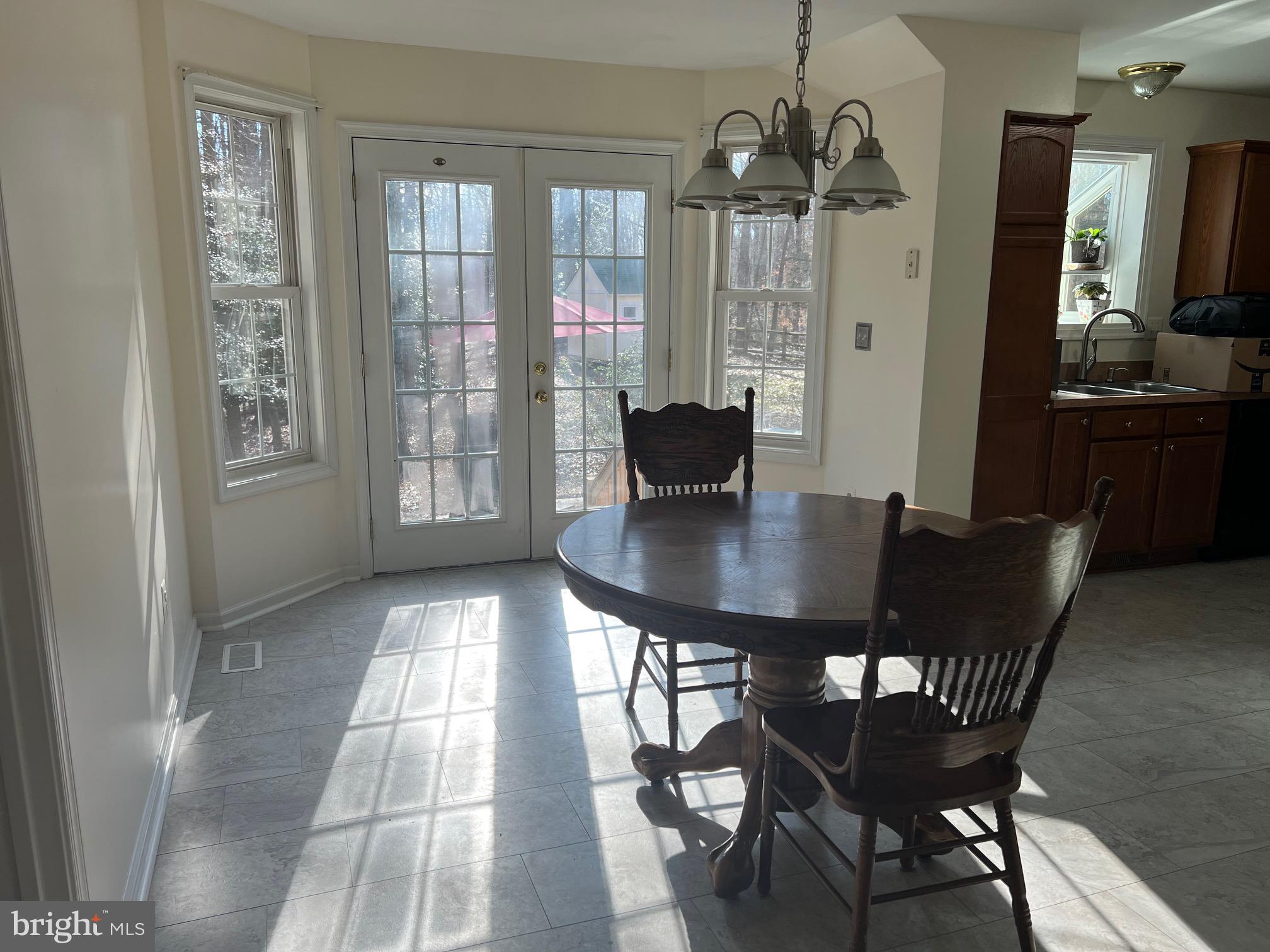 PRESIDENTIAL LAKES - Residential