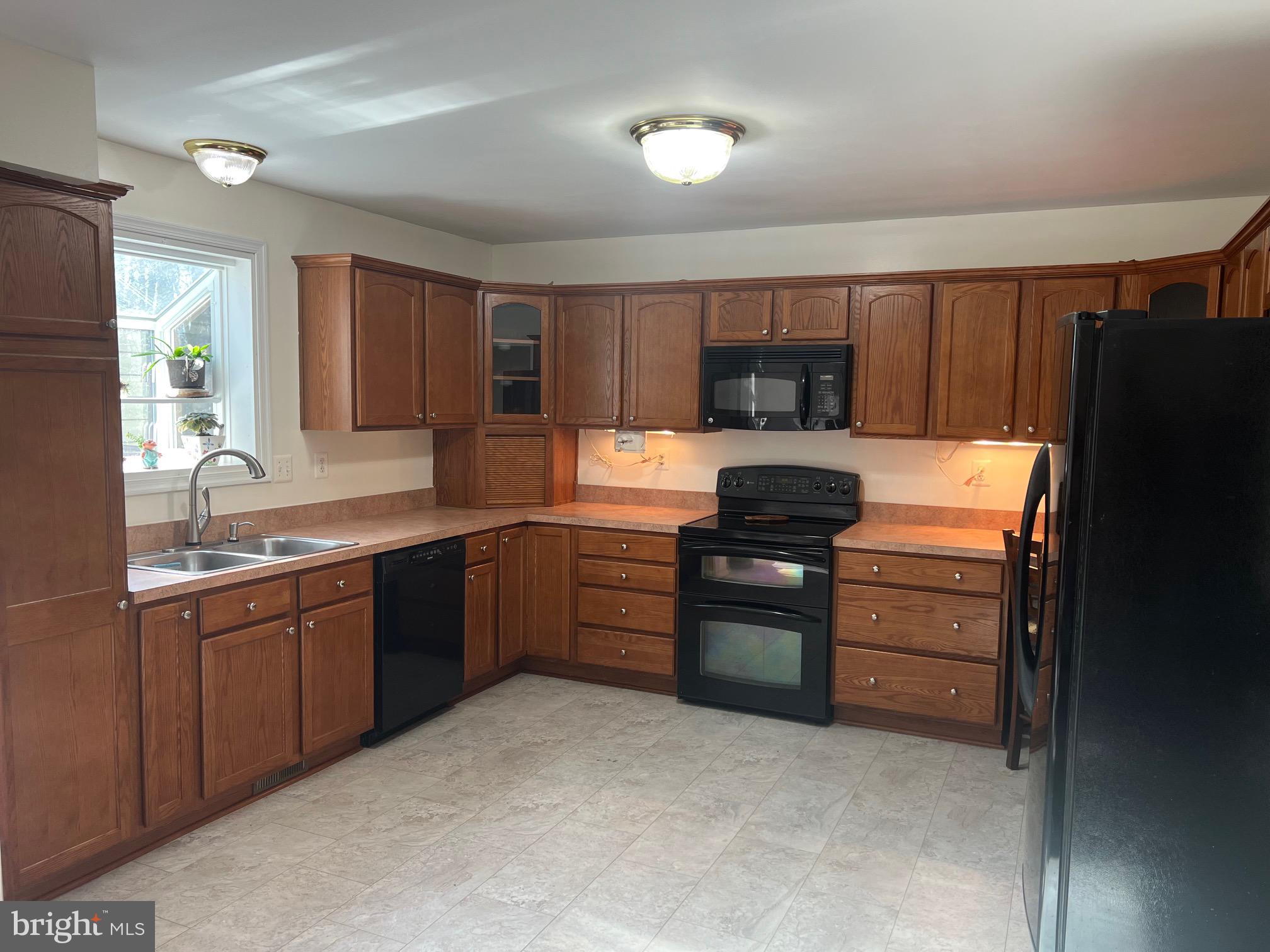 PRESIDENTIAL LAKES - Residential
