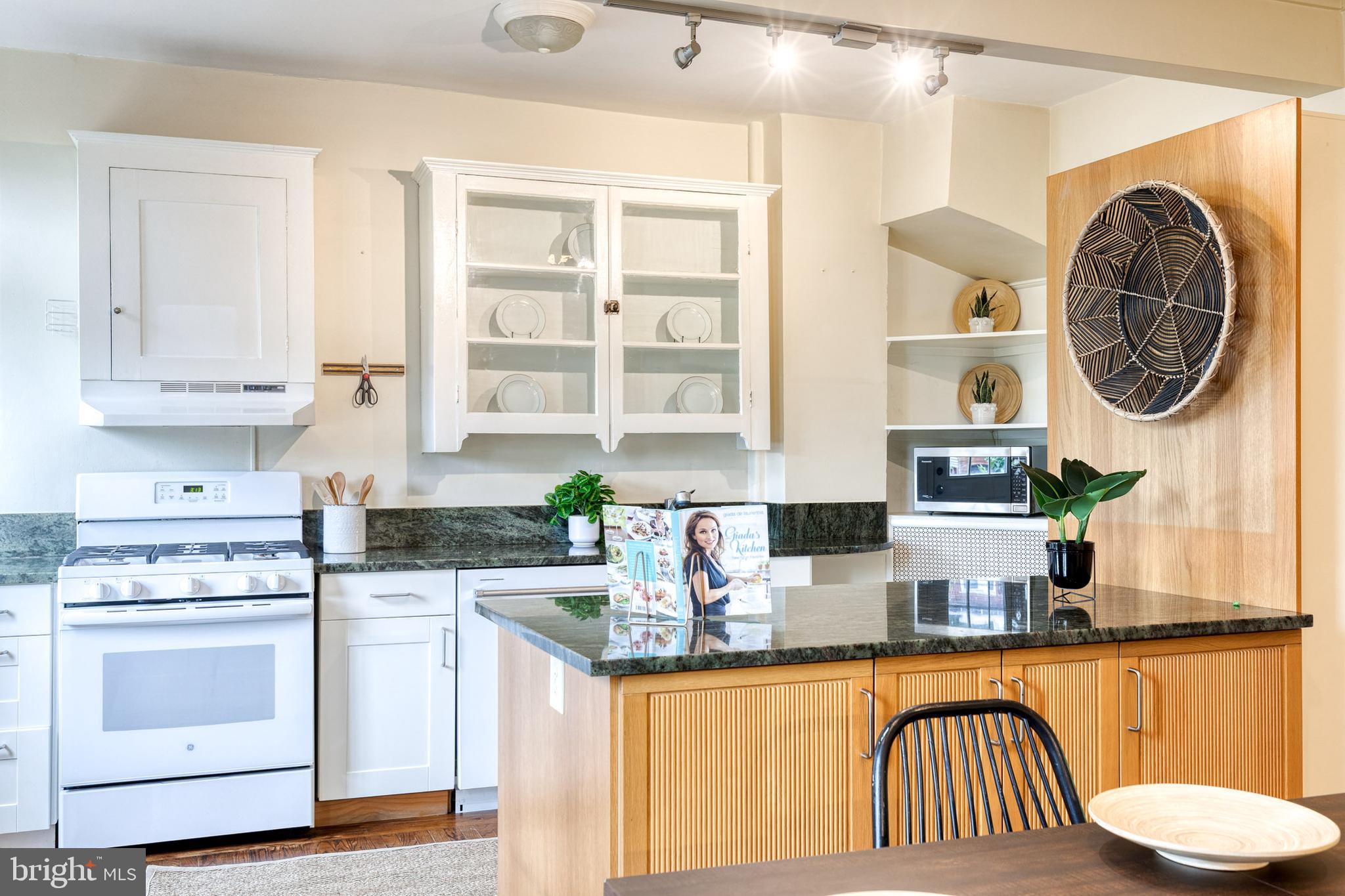MEDFIELD - Residential