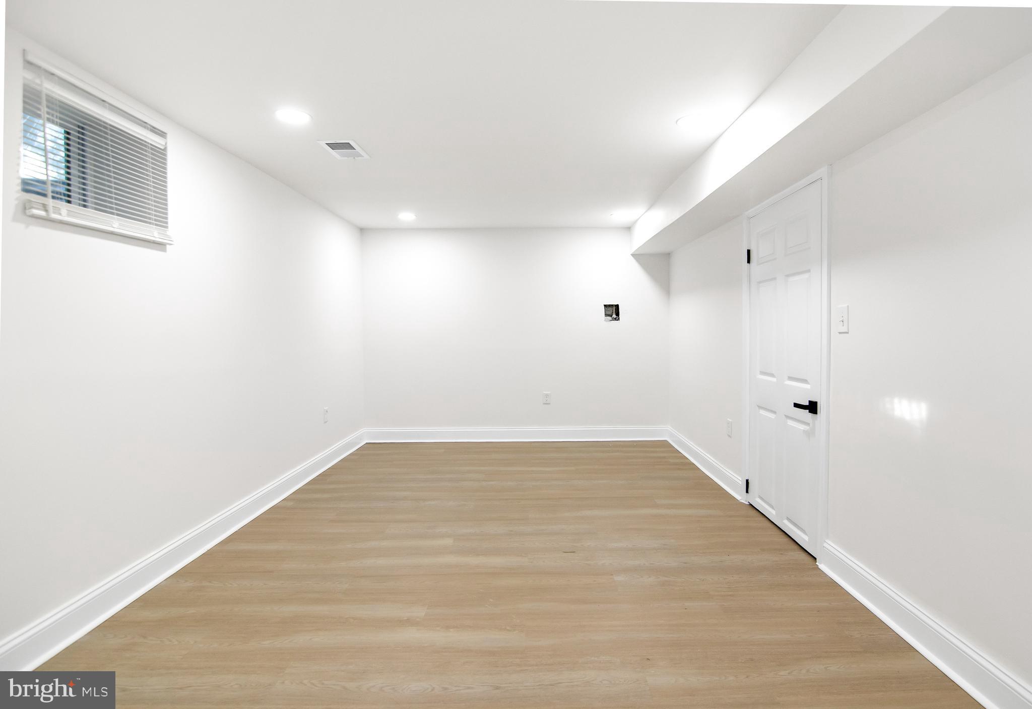 HILLENDALE PARK - Residential