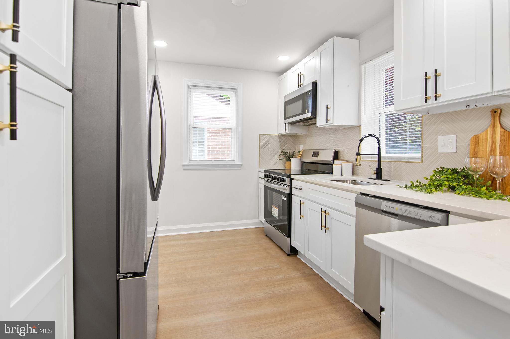 HILLENDALE PARK - Residential