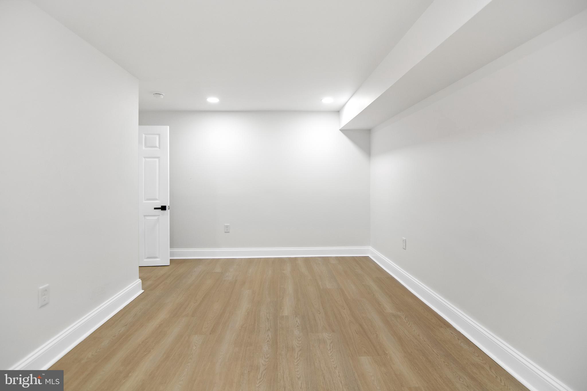 HILLENDALE PARK - Residential