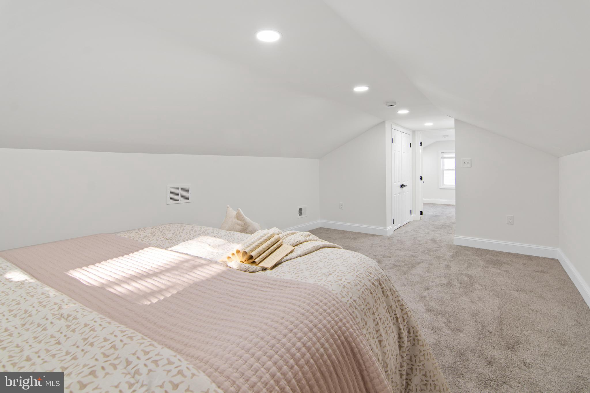 HILLENDALE PARK - Residential