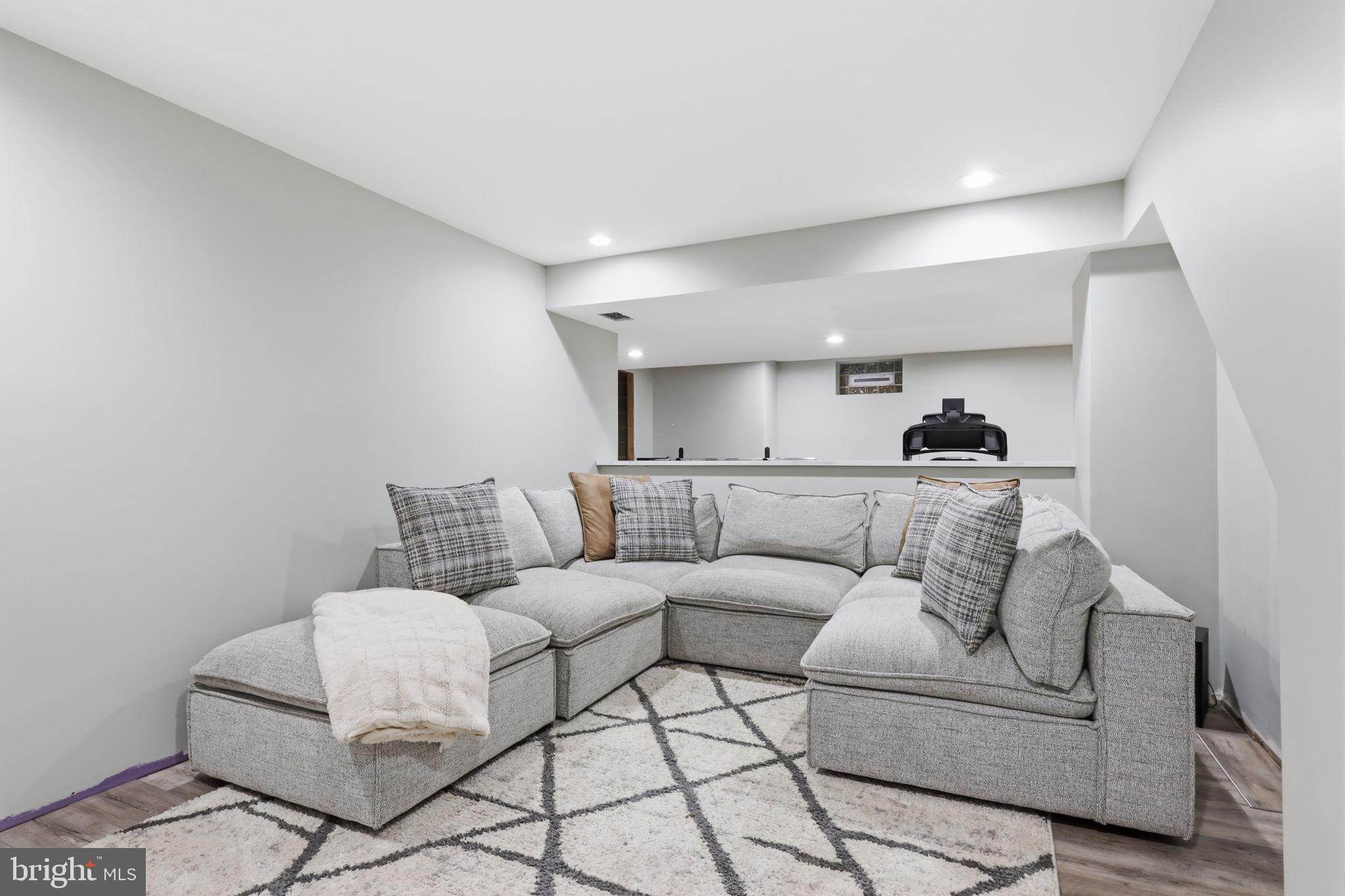 YARDLEY RUN - Residential