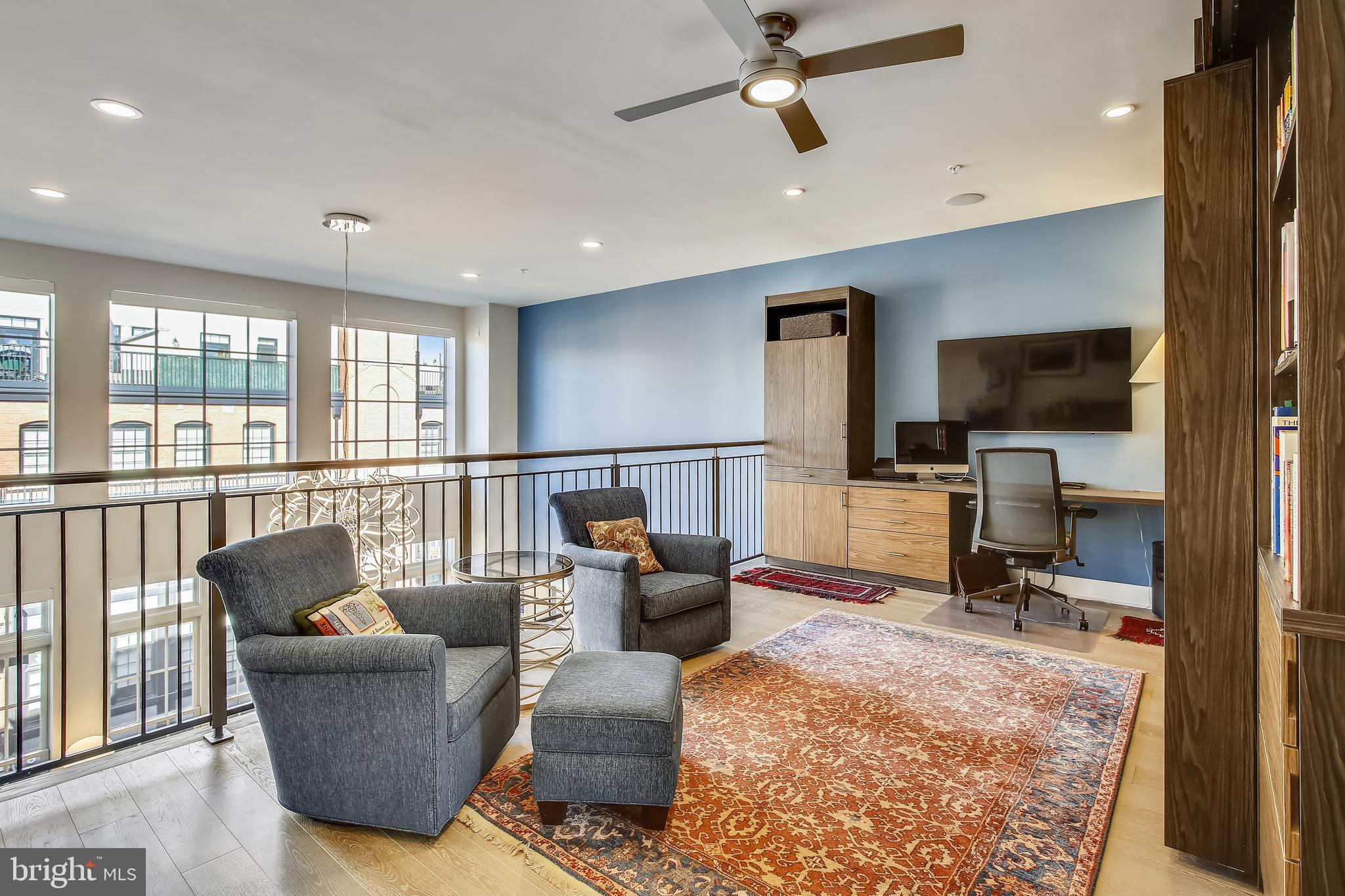 THE SELECT AT GASLIGHT SQUARE - Residential