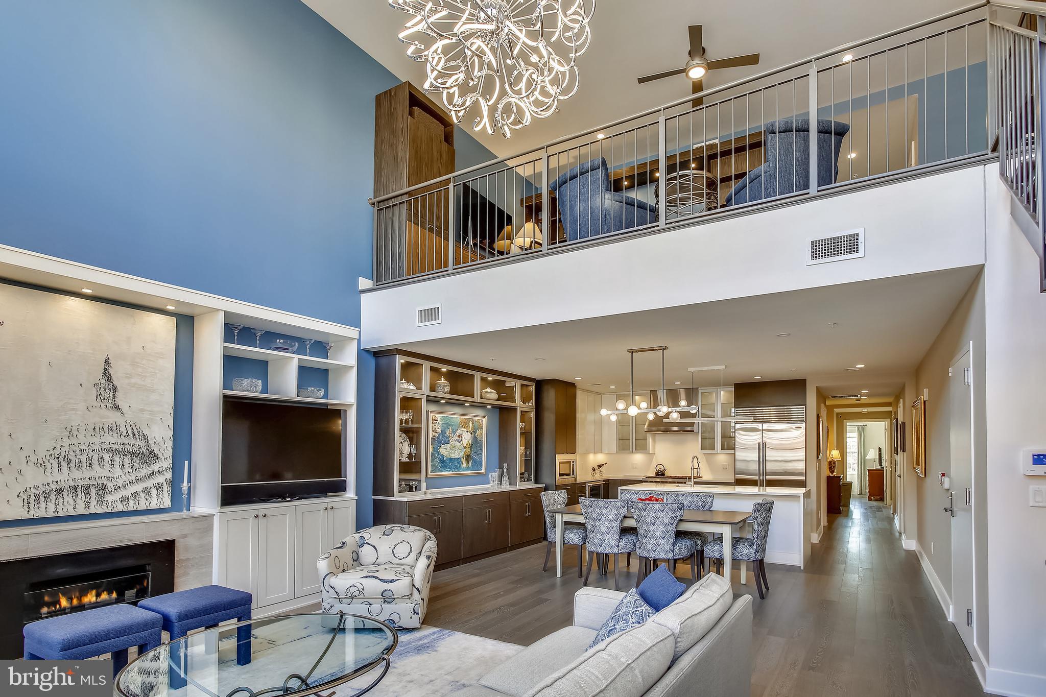 THE SELECT AT GASLIGHT SQUARE - Residential