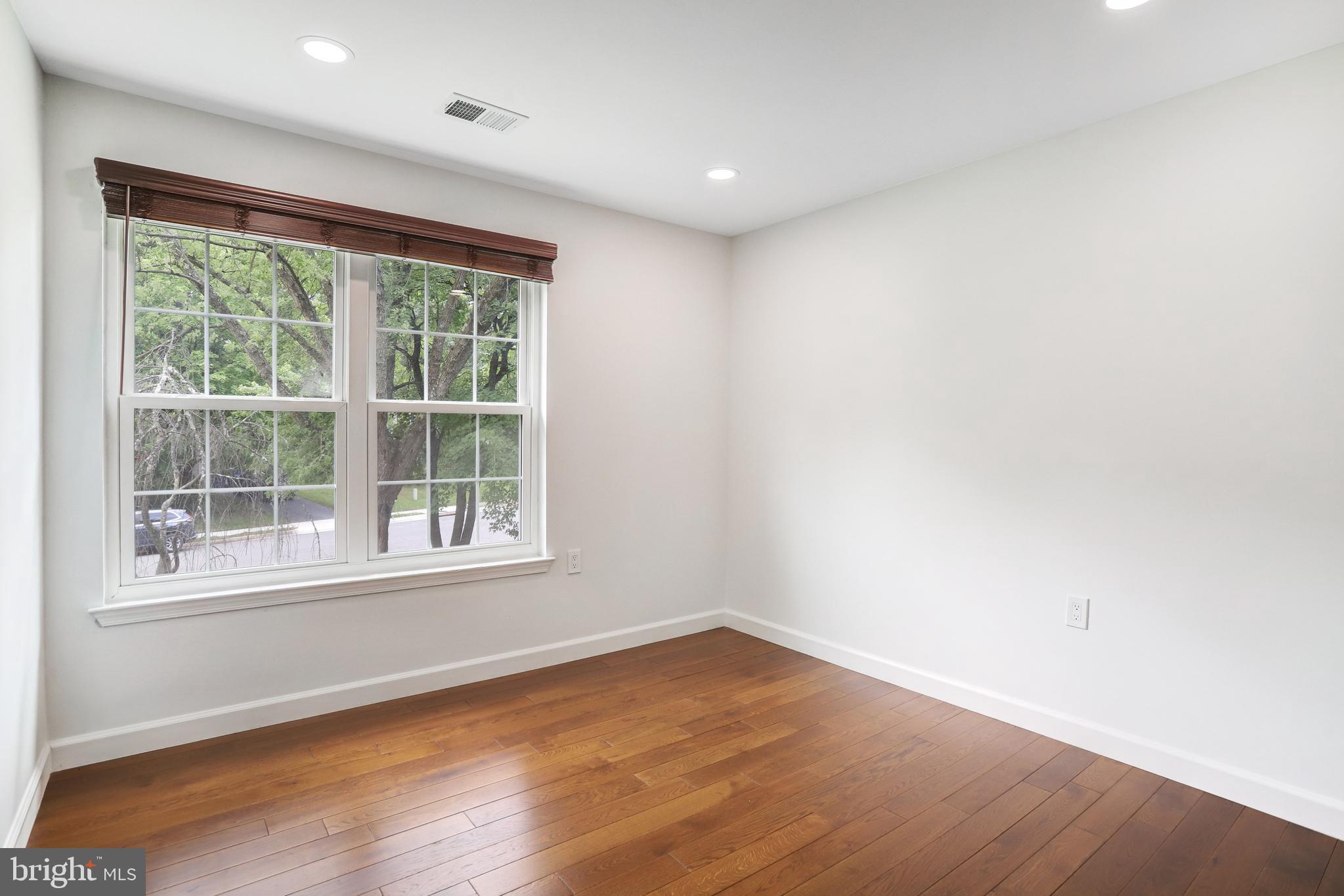 TREESIDE - Residential