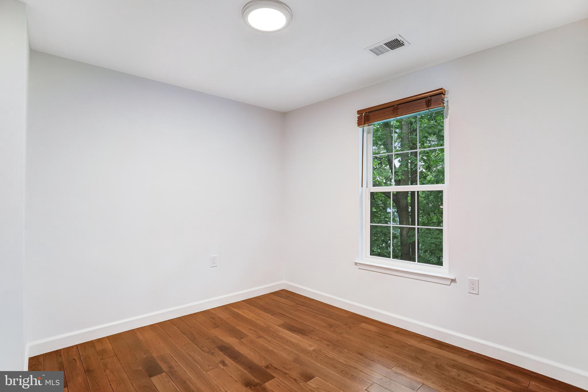 TREESIDE - Residential