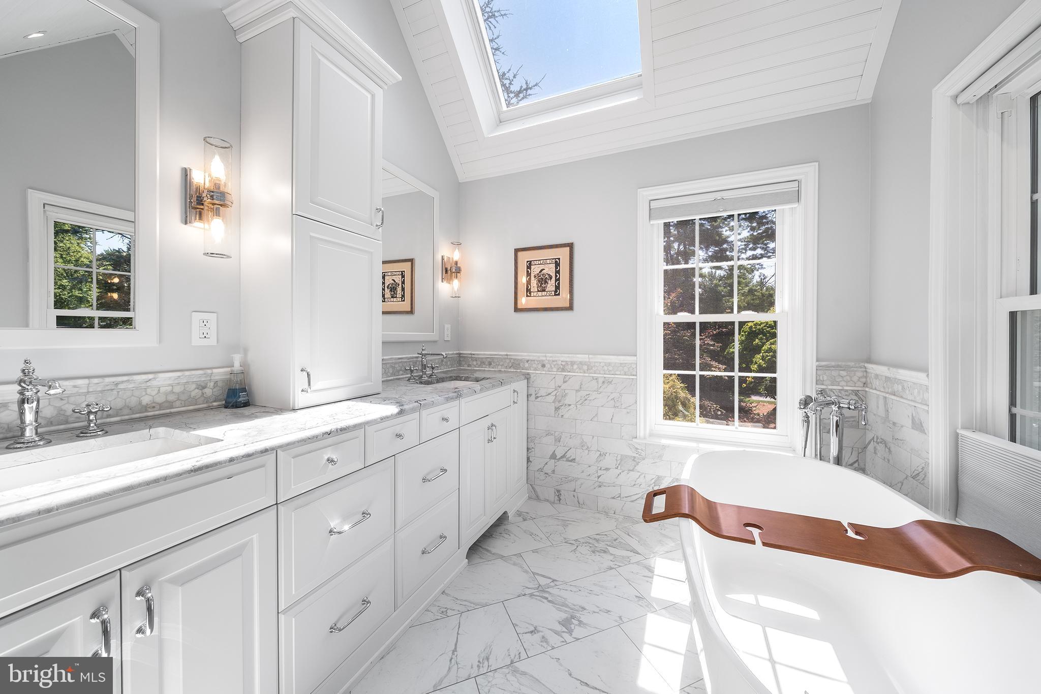 SHADOW OAK - Residential
