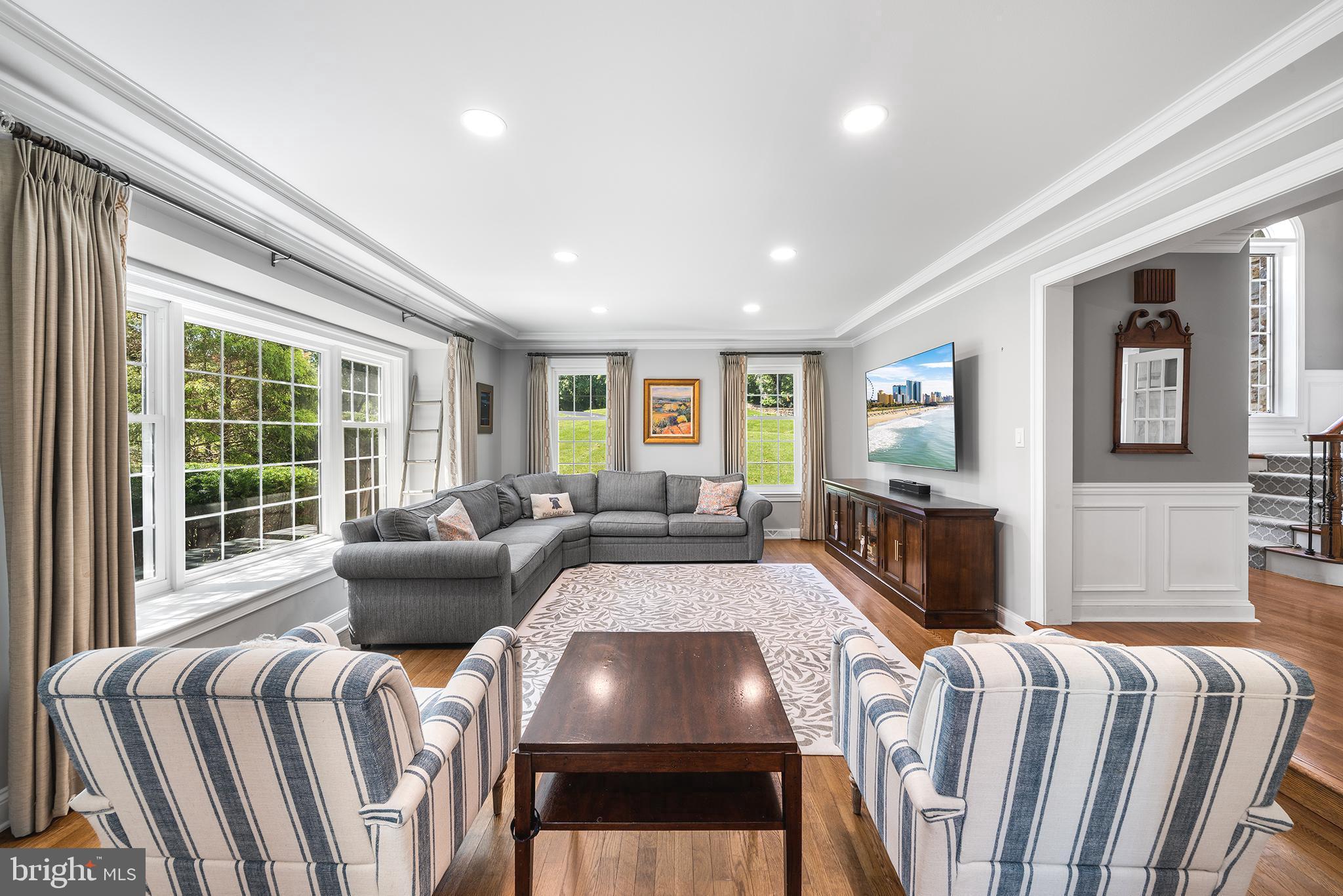 SHADOW OAK - Residential