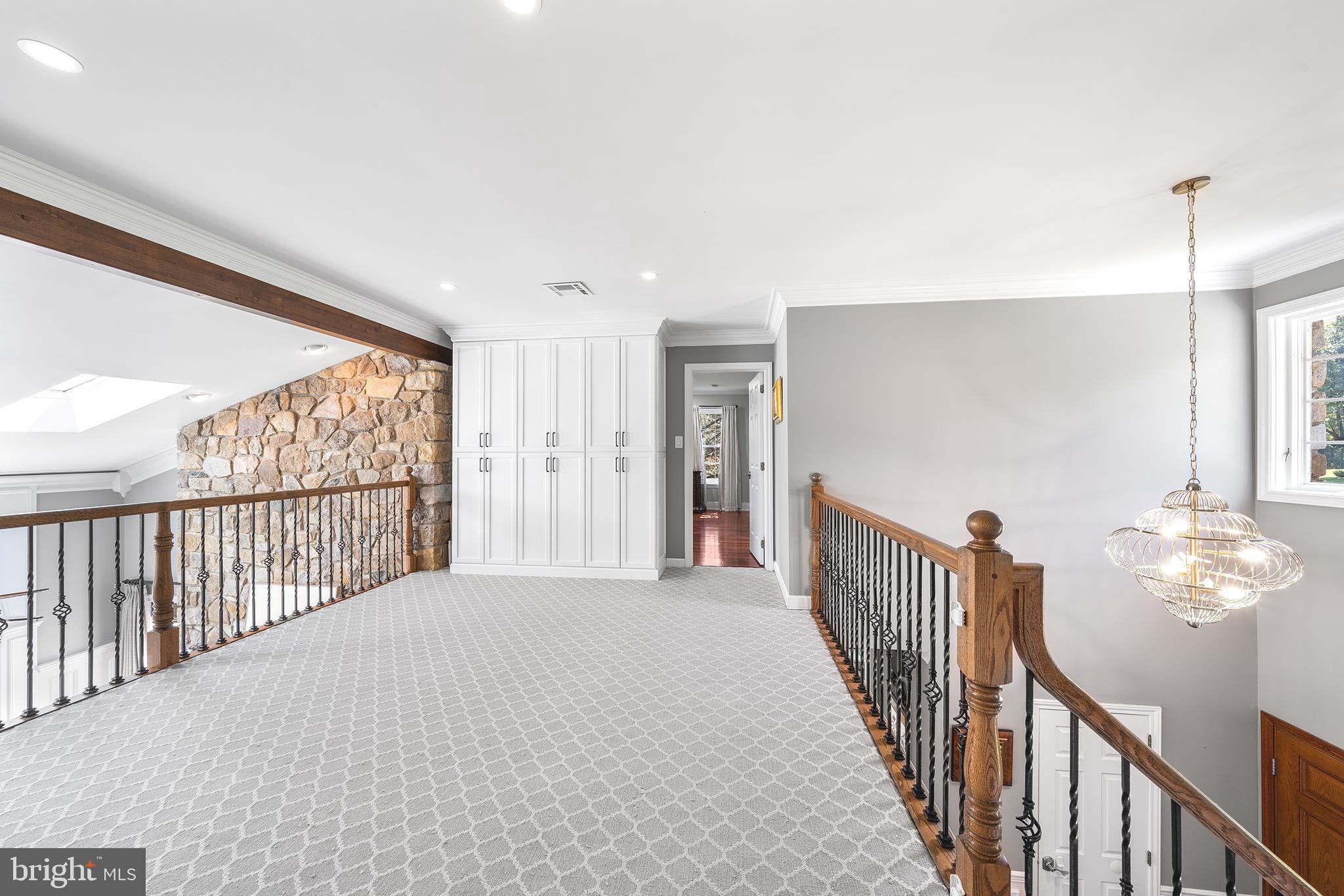 SHADOW OAK - Residential