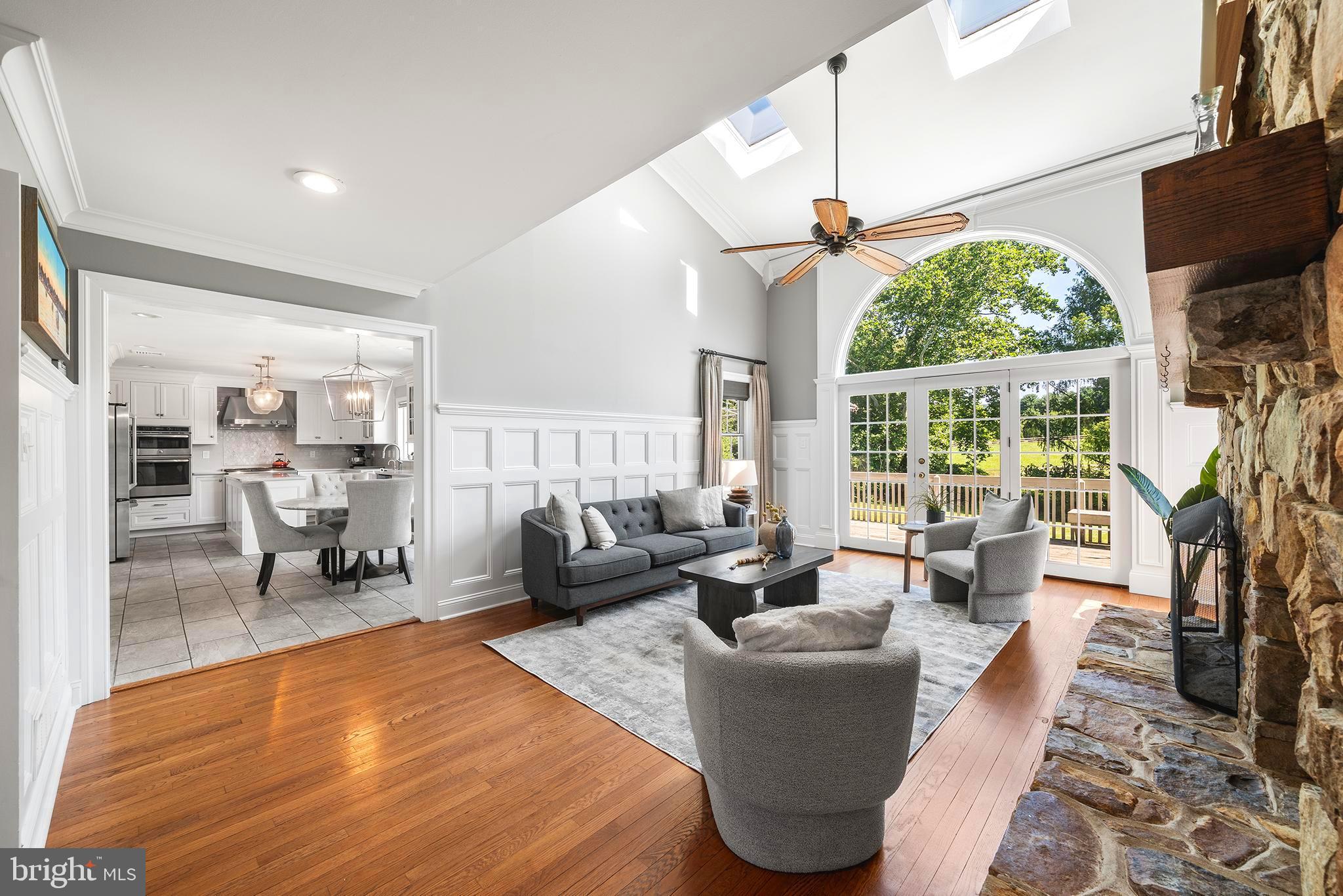 SHADOW OAK - Residential