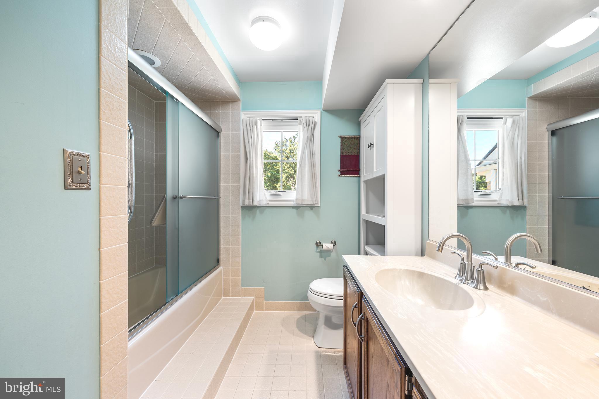 SHADOW OAK - Residential