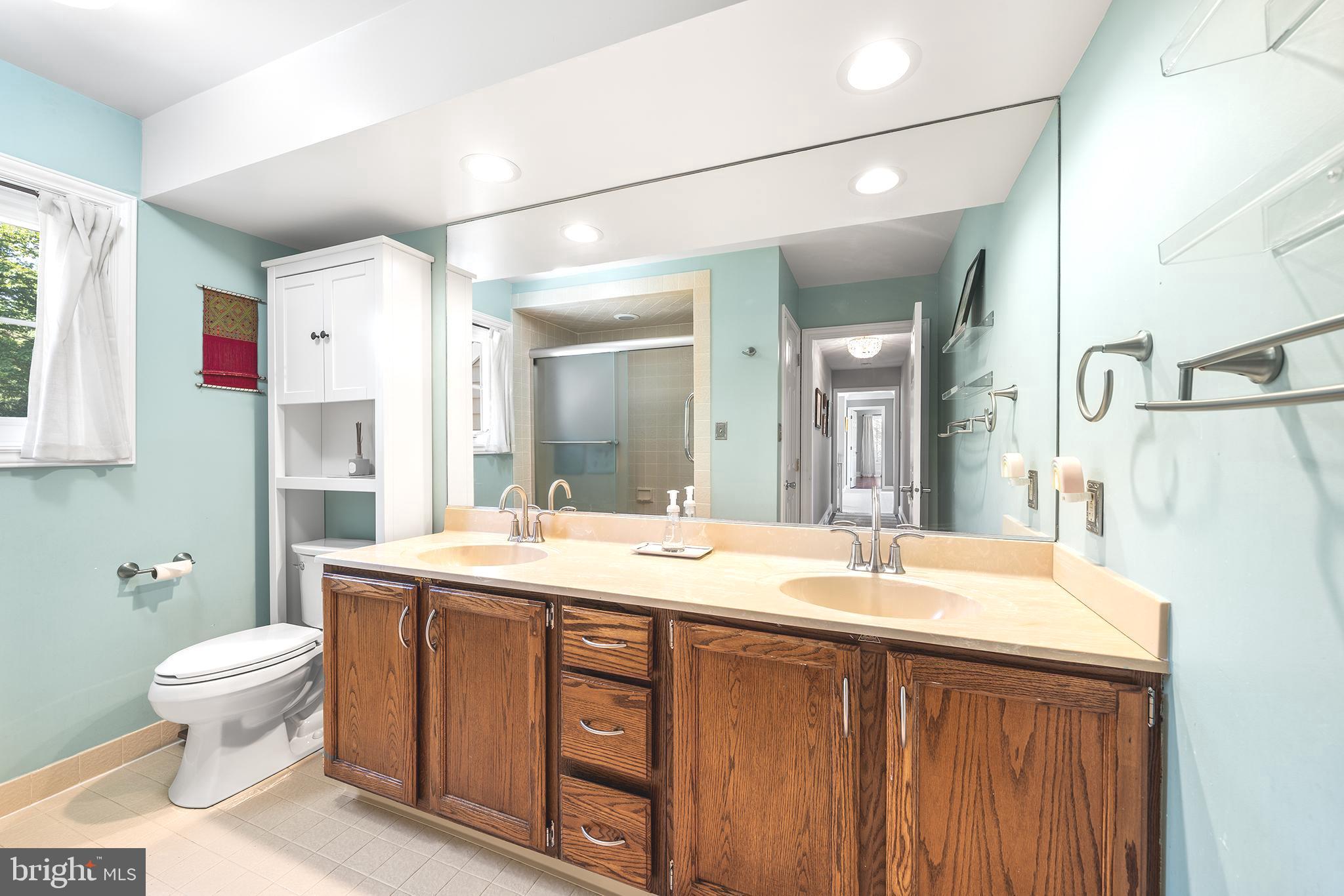 SHADOW OAK - Residential