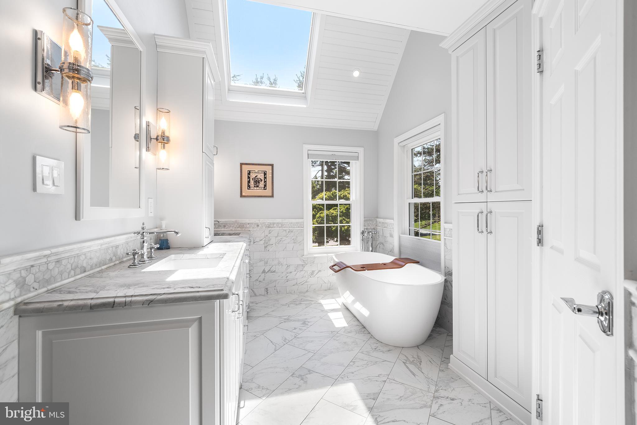 SHADOW OAK - Residential