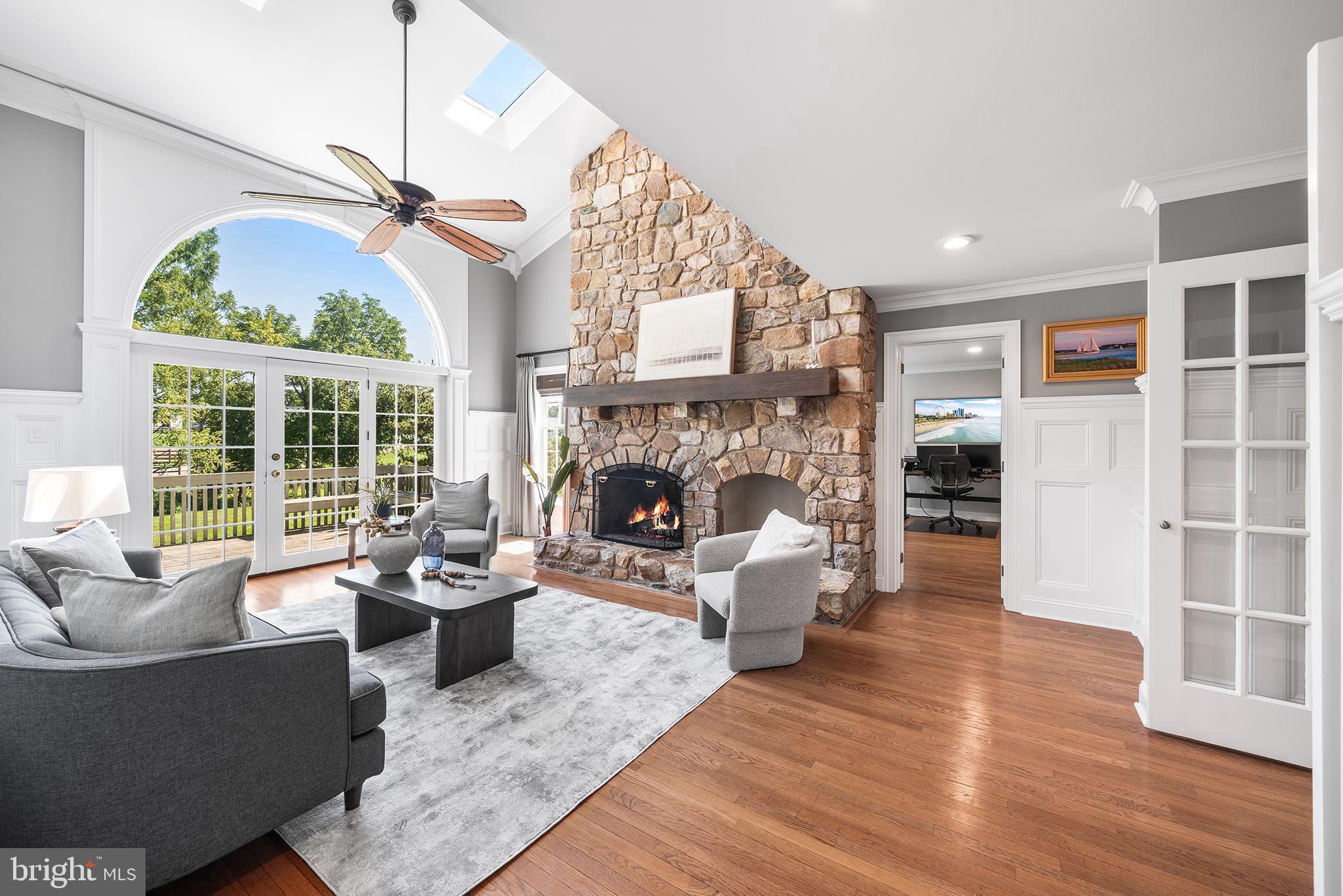 SHADOW OAK - Residential