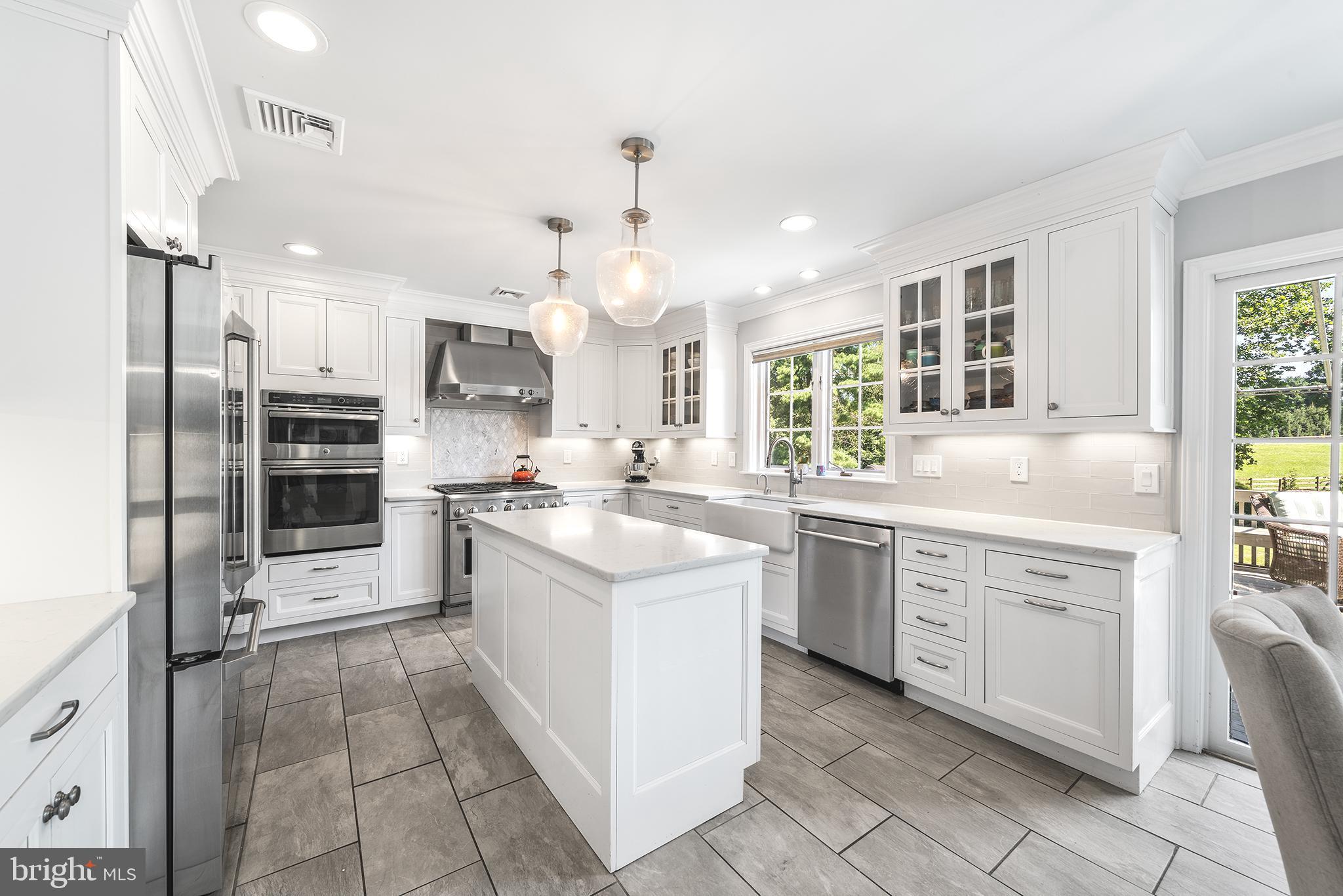 SHADOW OAK - Residential