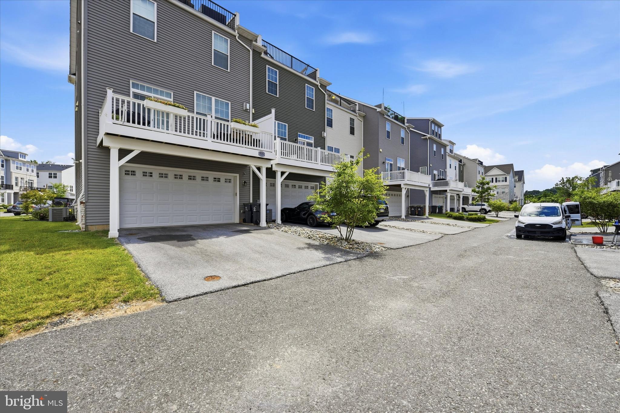 STEELPOINTE - Residential