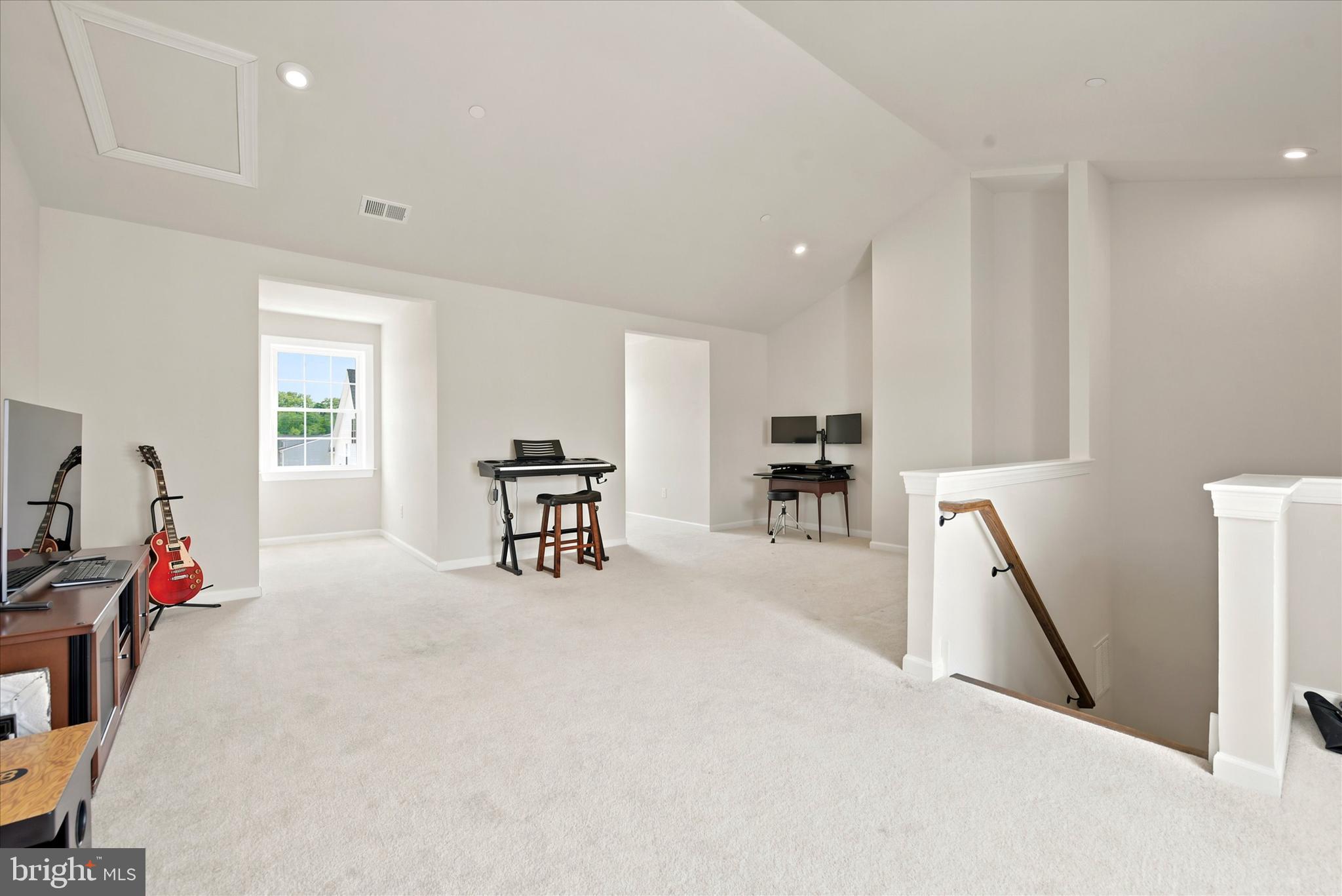 STEELPOINTE - Residential