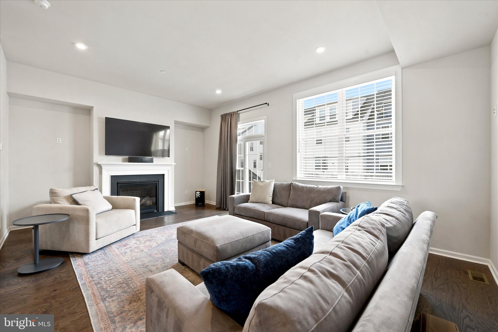 STEELPOINTE - Residential