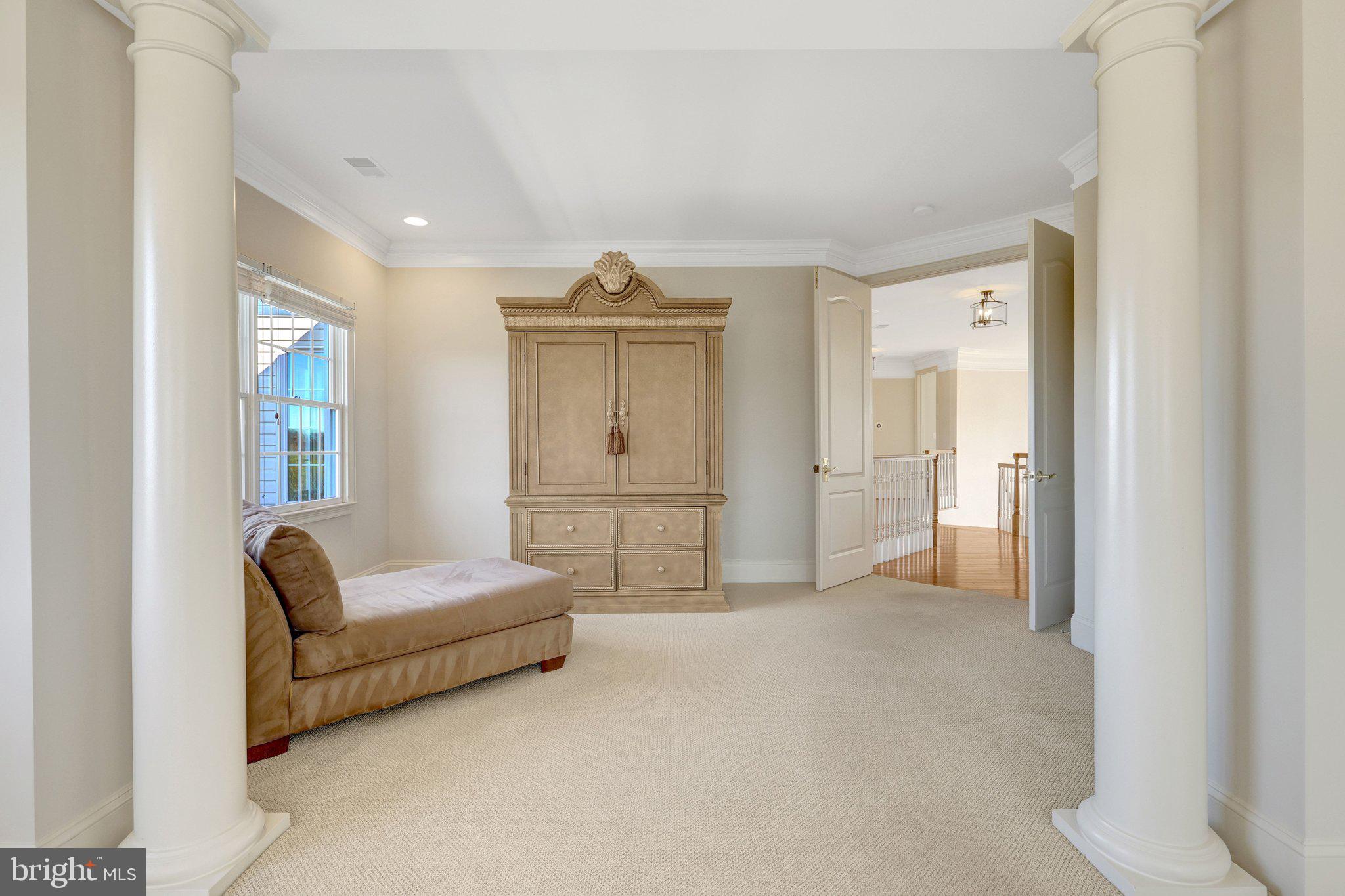 LOUDOUN VALLEY ESTATES - Residential