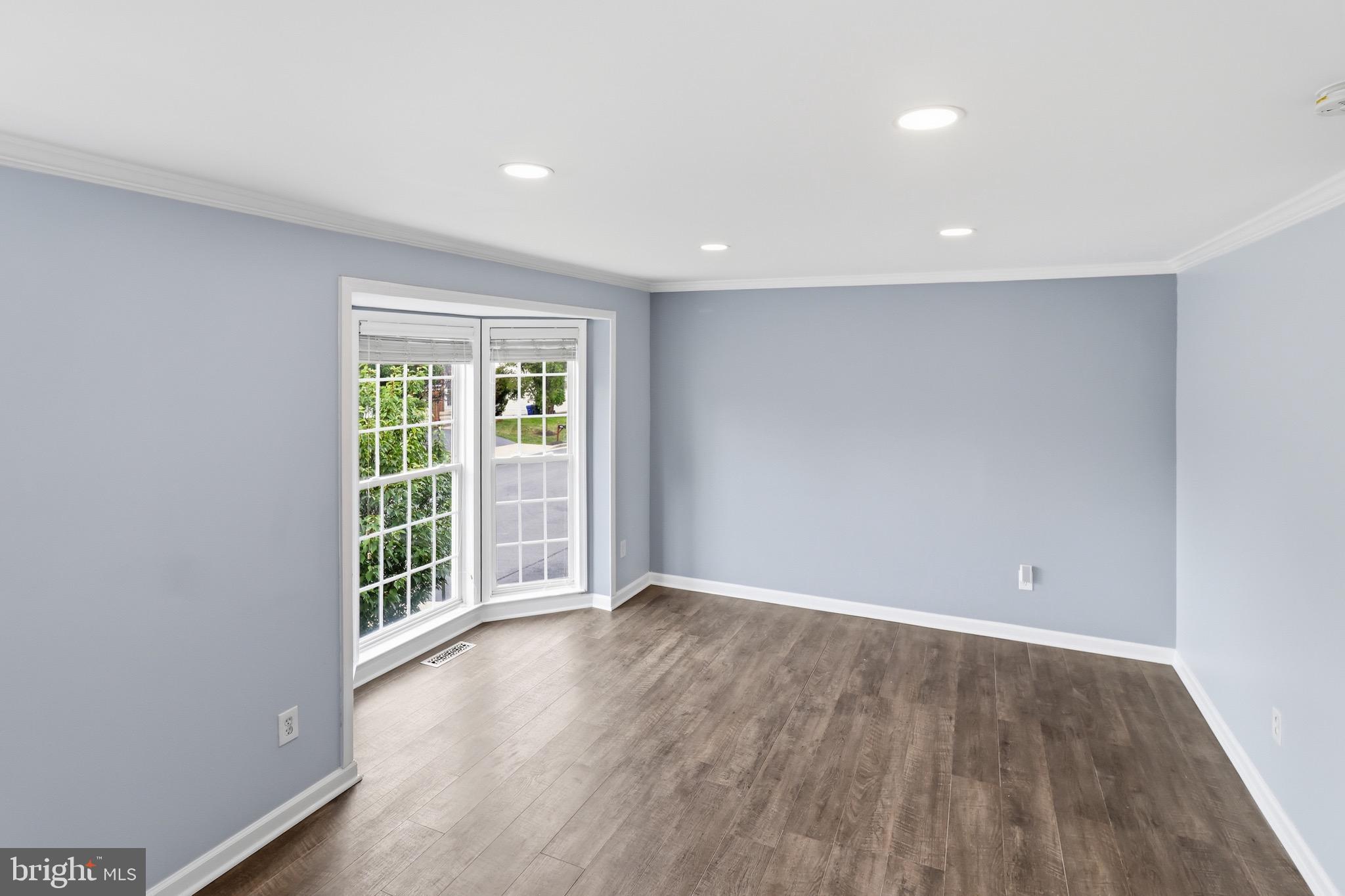 ASHBURN MANOR - Residential