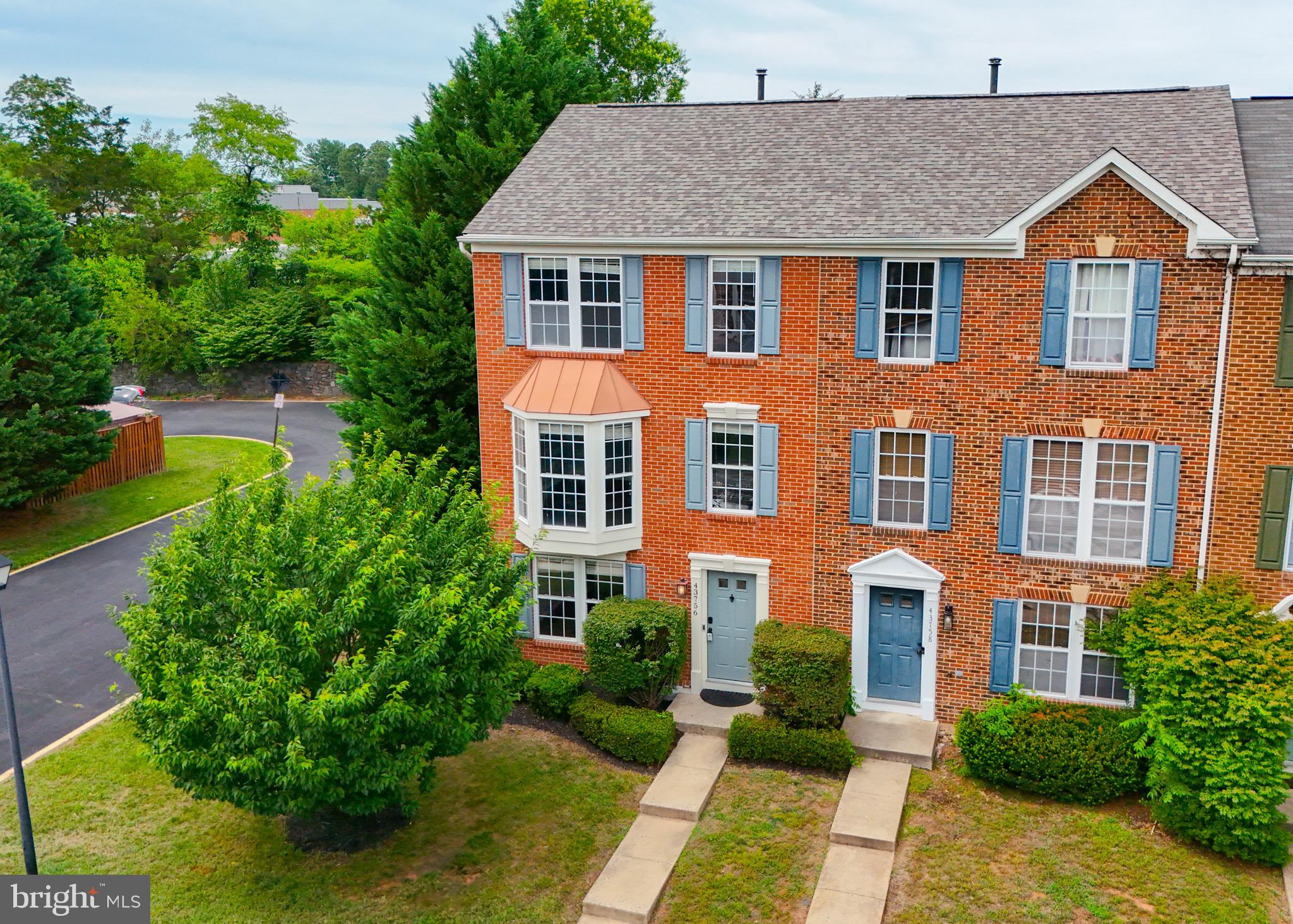 ASHBURN MANOR - Residential