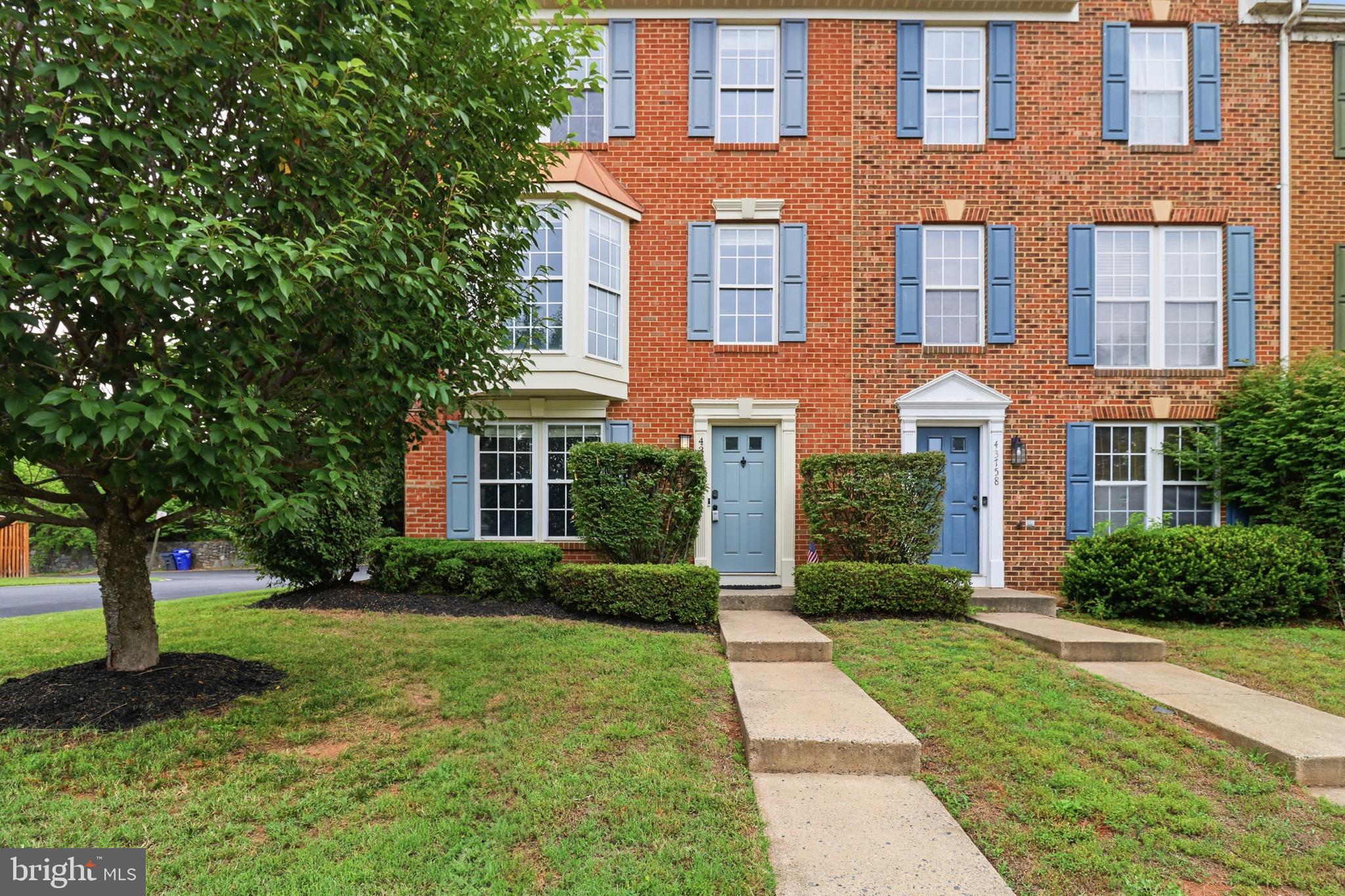 ASHBURN MANOR - Residential