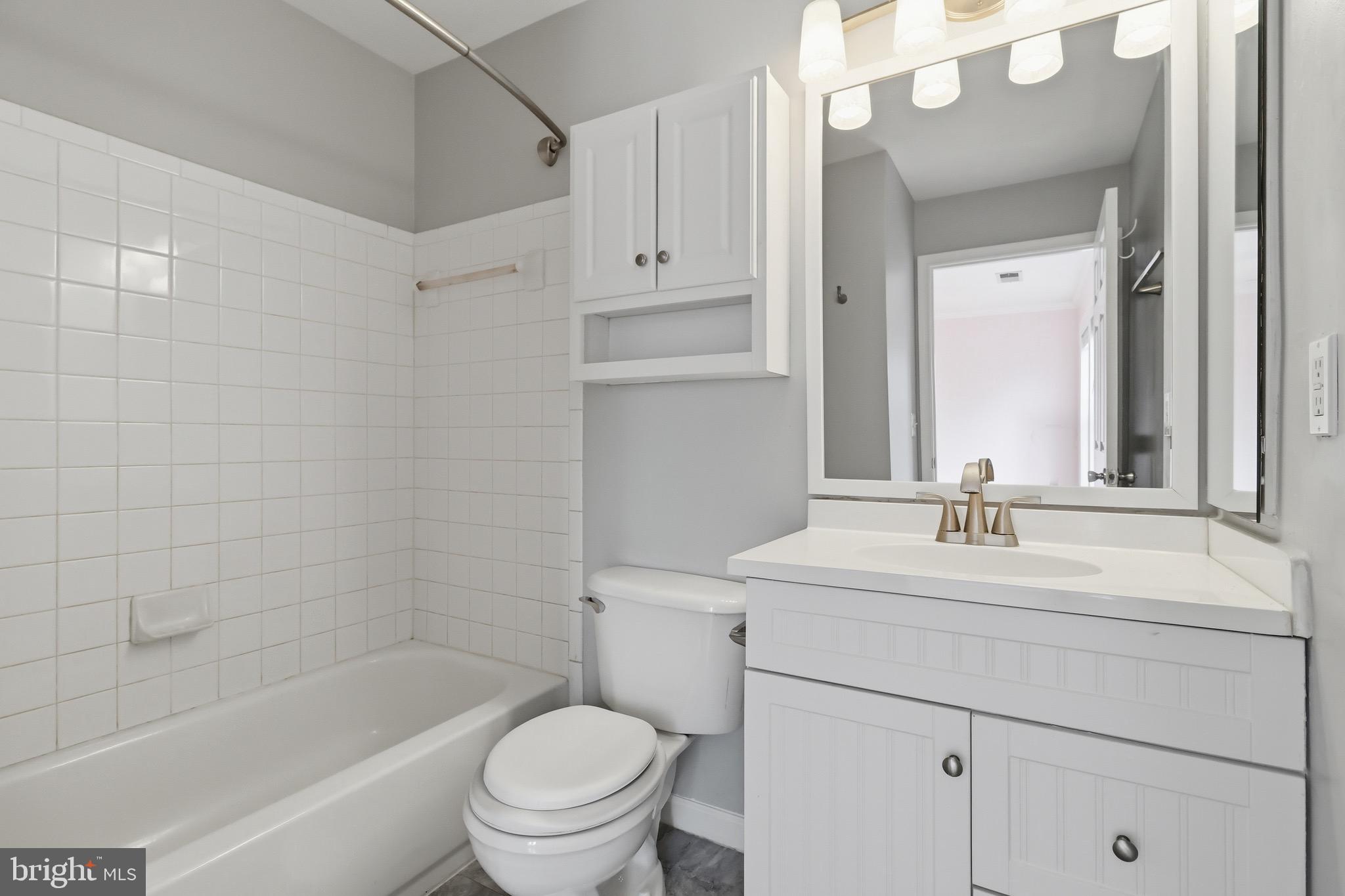 ASHBURN MANOR - Residential