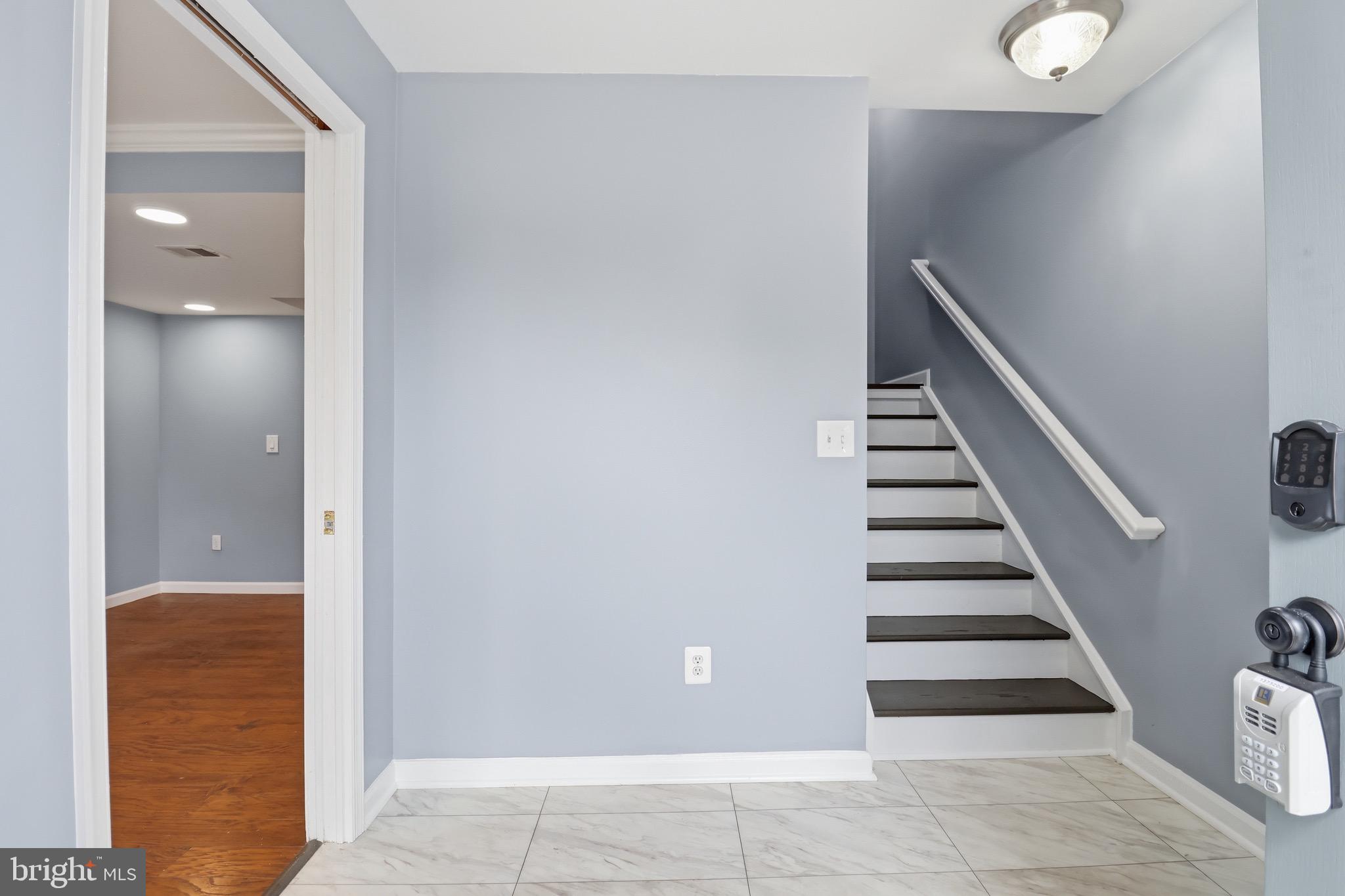ASHBURN MANOR - Residential