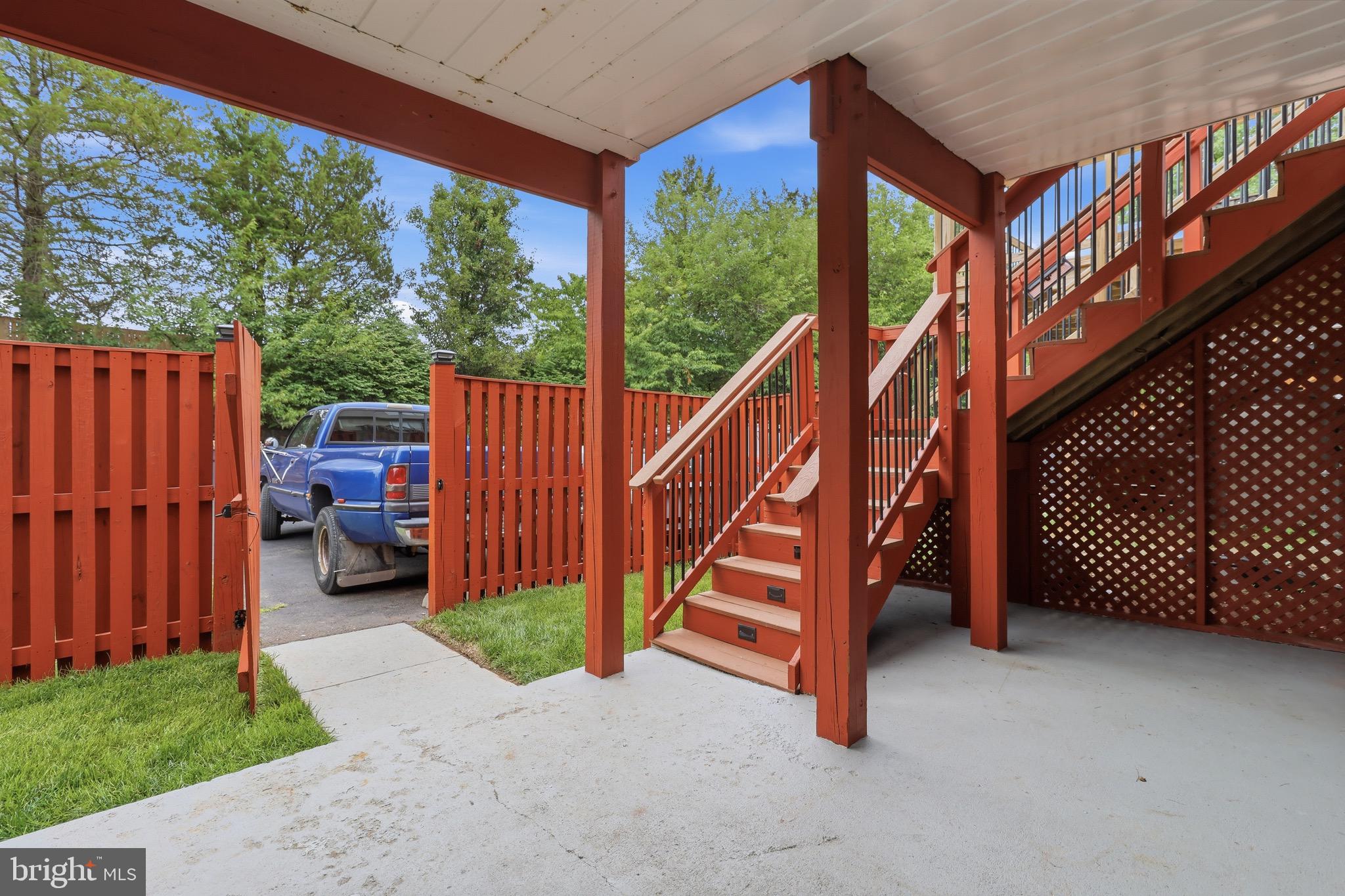 ASHBURN MANOR - Residential