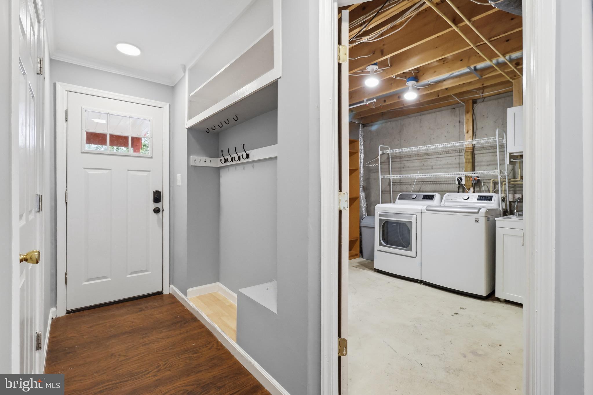ASHBURN MANOR - Residential
