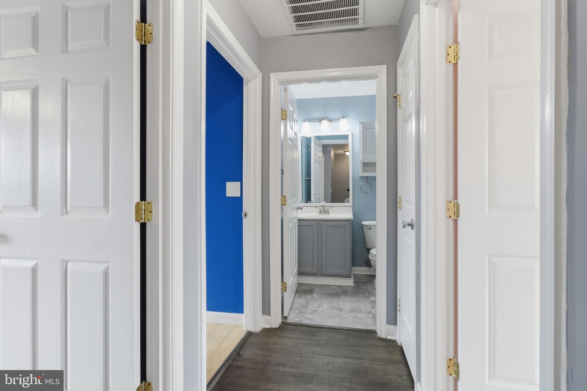 ASHBURN MANOR - Residential