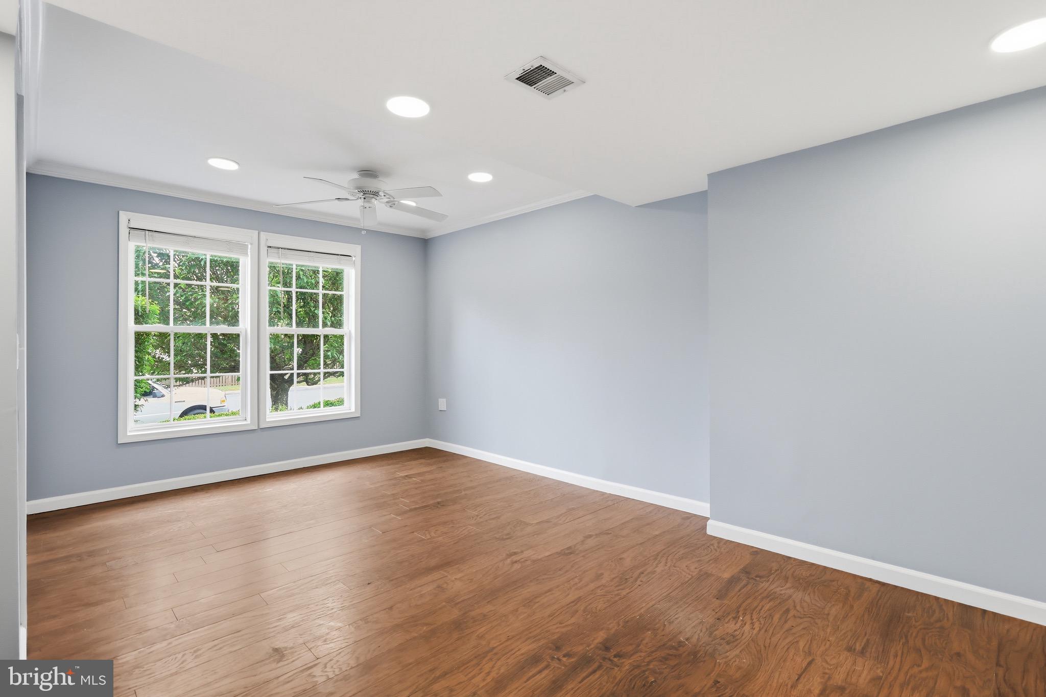 ASHBURN MANOR - Residential