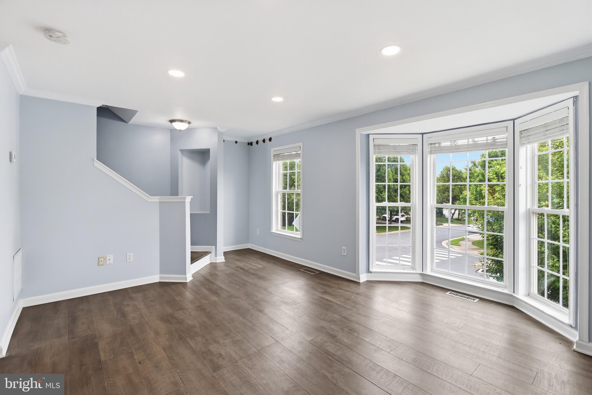 ASHBURN MANOR - Residential