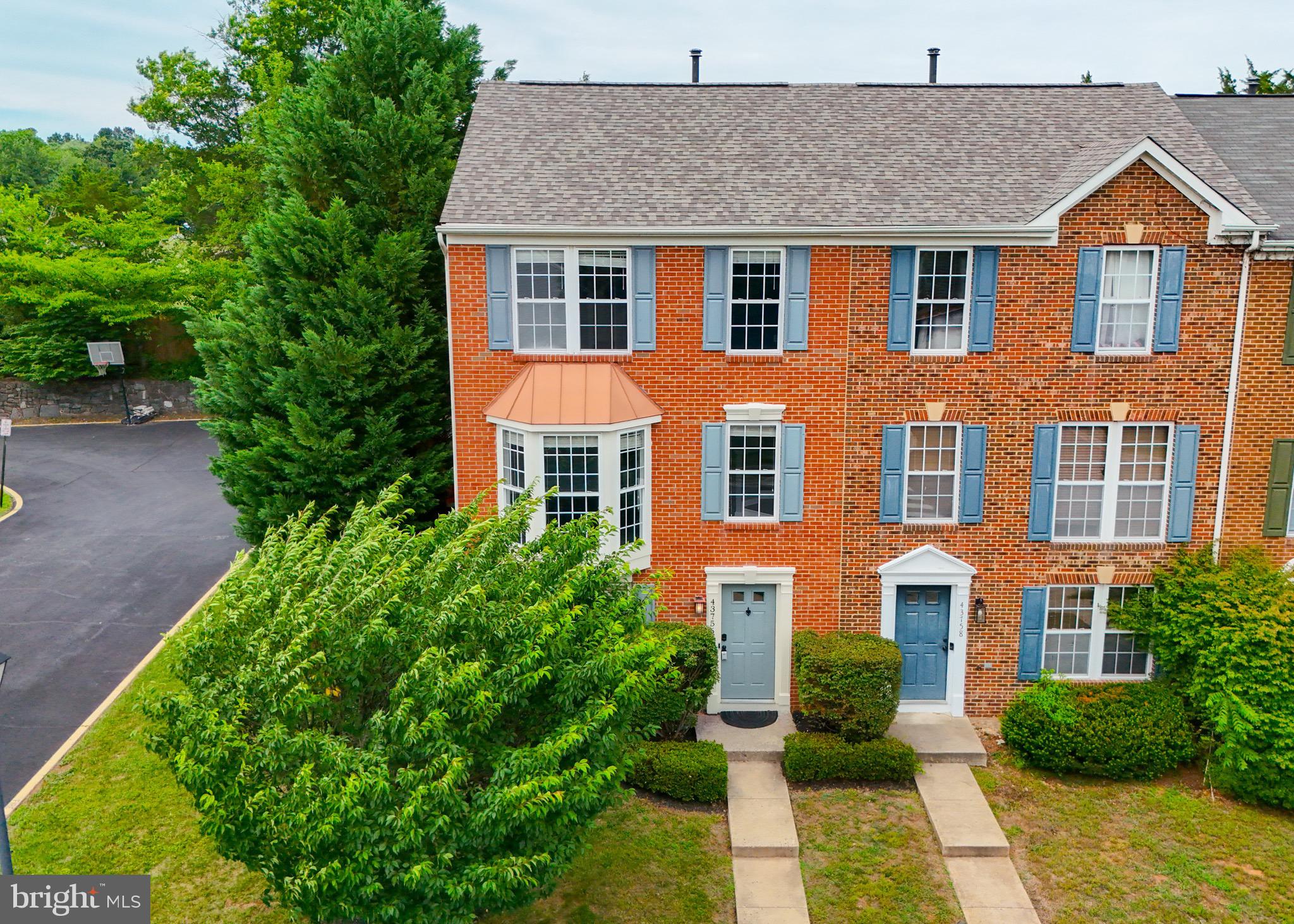ASHBURN MANOR - Residential