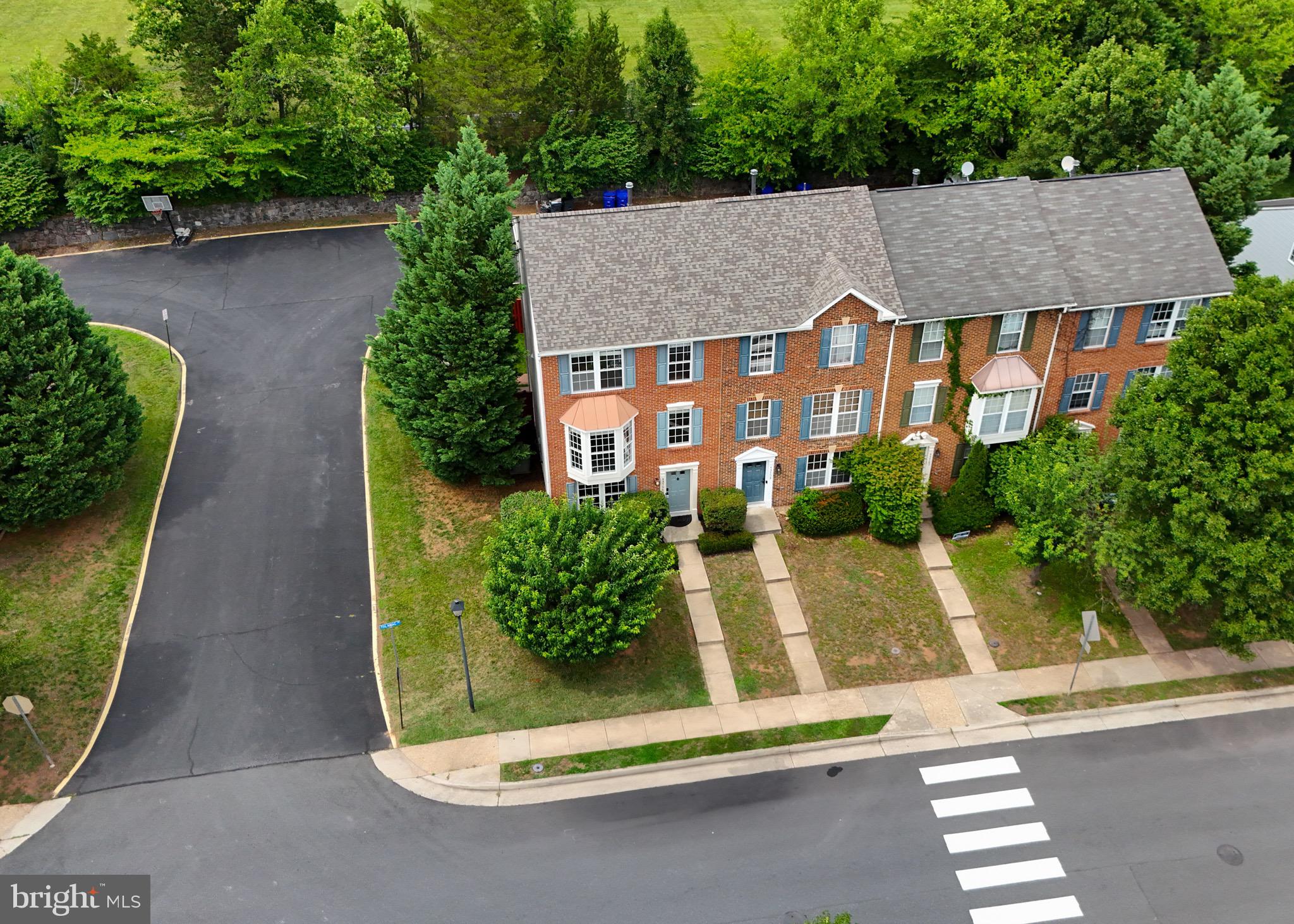 ASHBURN MANOR - Residential