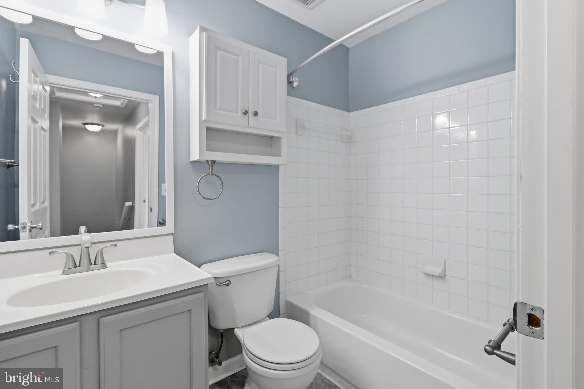 ASHBURN MANOR - Residential