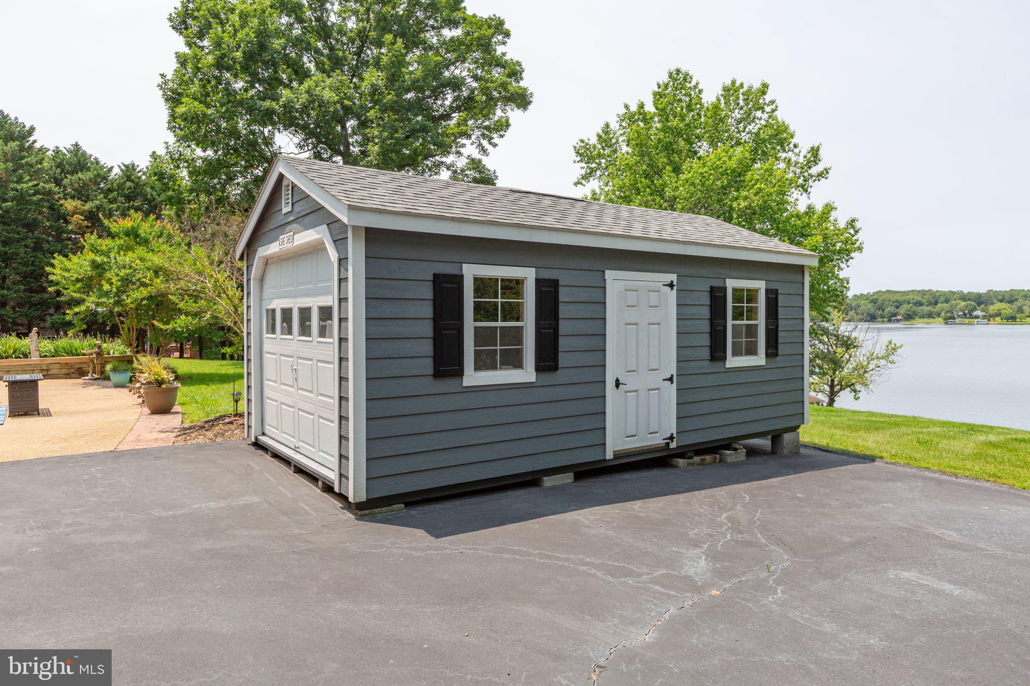 LONG ACRES - Residential
